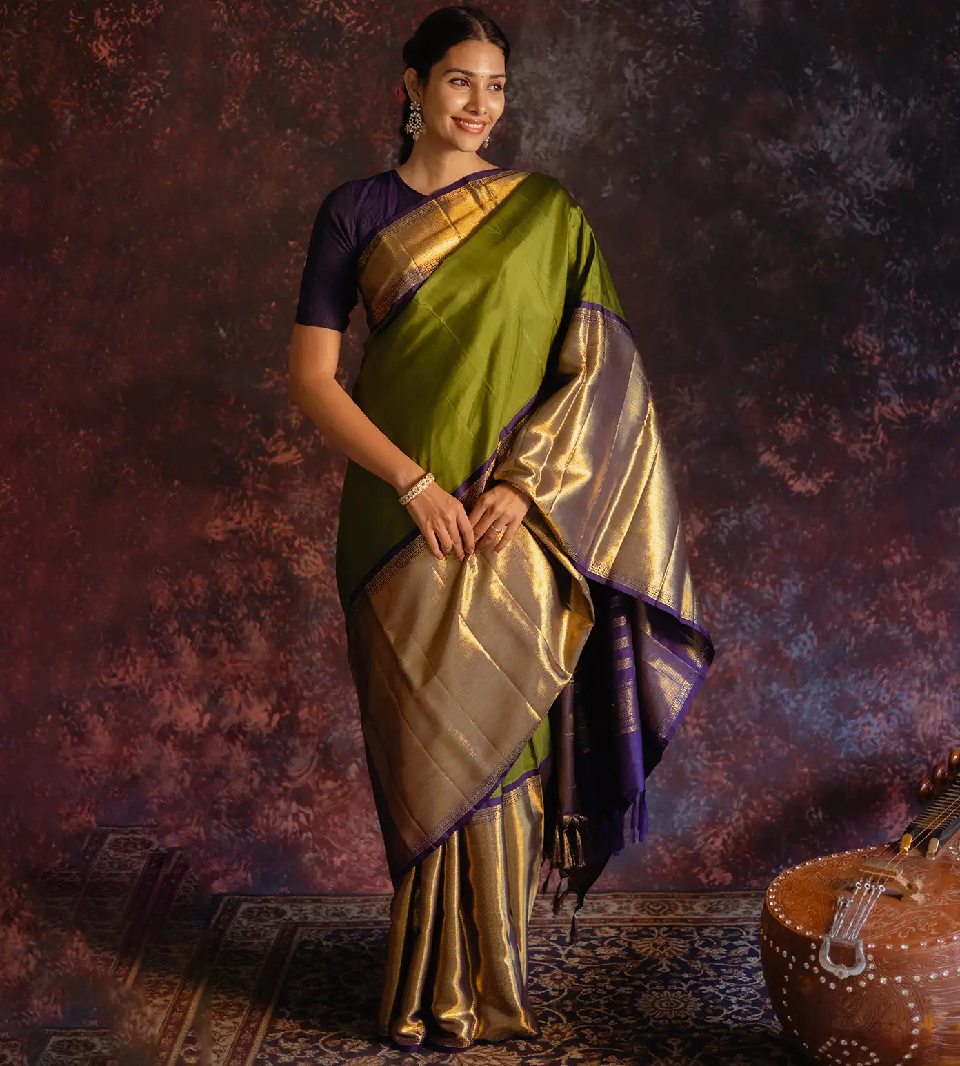 green-kanchipuram-silk-saree-d10134193-b