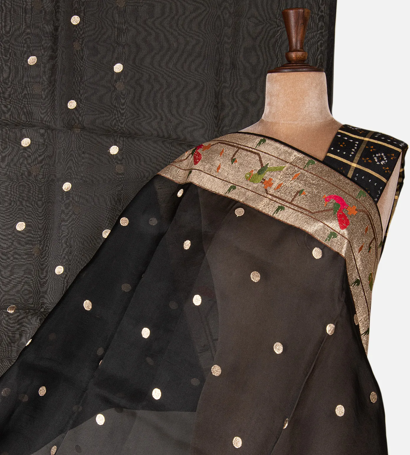 black-organza-embroidery-saree-e01145750-a