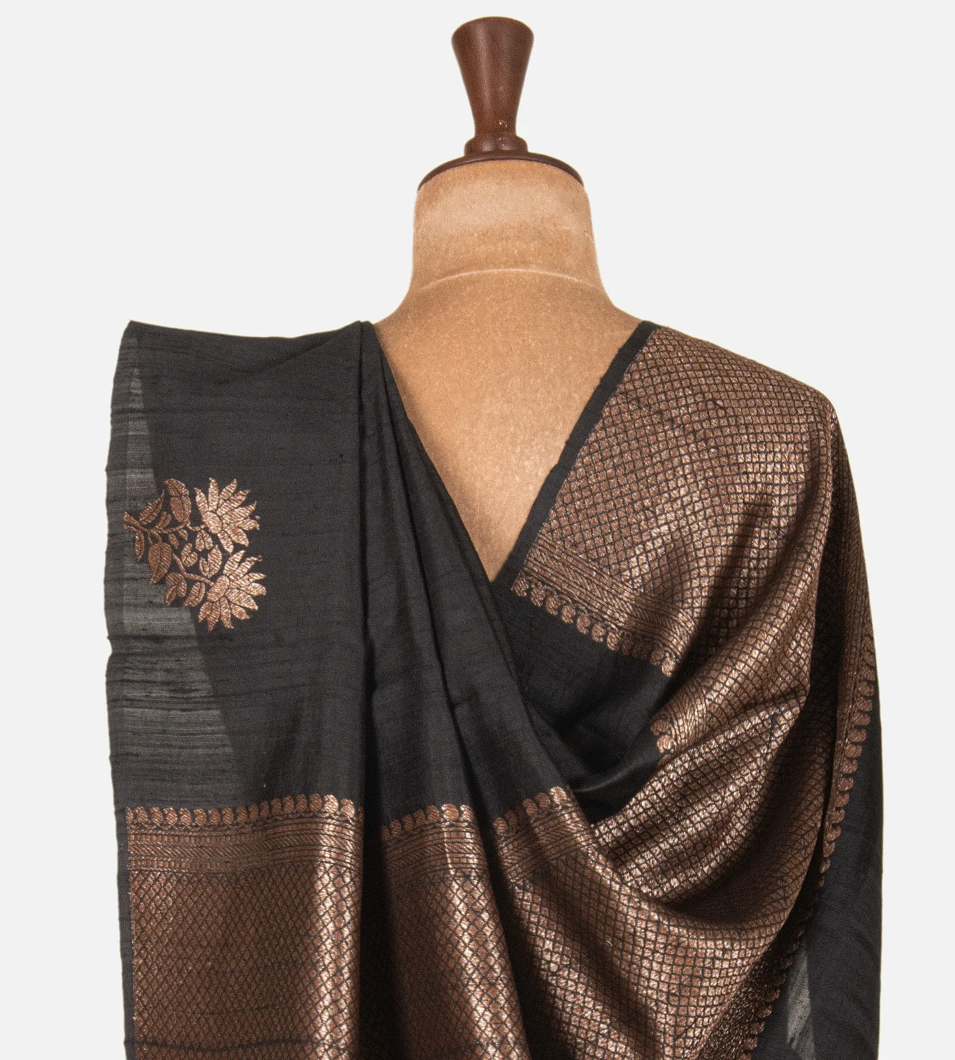 black-banarasi-tussar-saree-e01146116-c