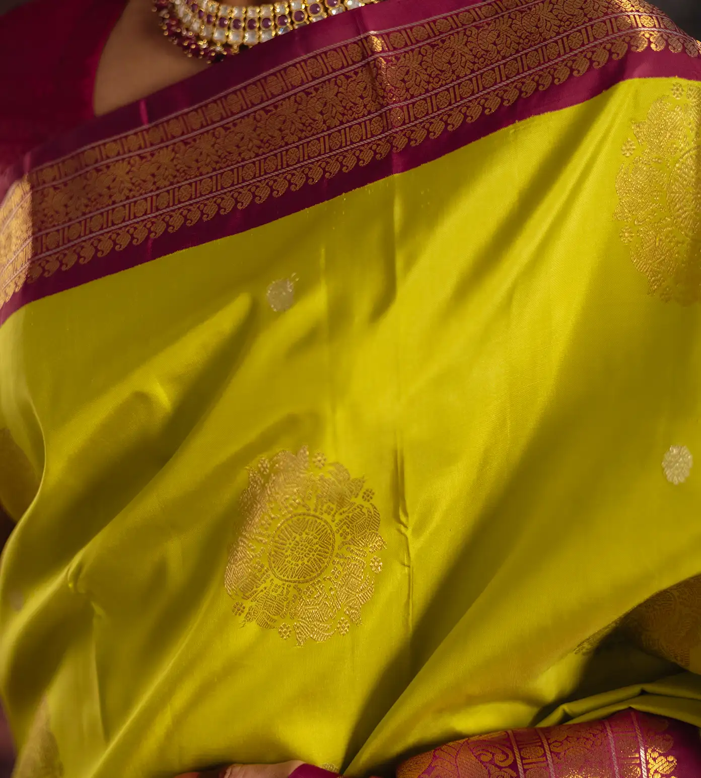 green-kanchipuram-silk-saree-e02148055-c