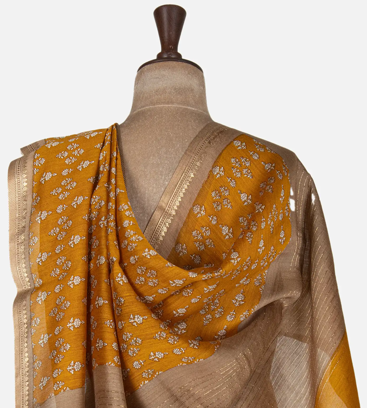 yellow-moonga-tussar-saree-d09124924-c