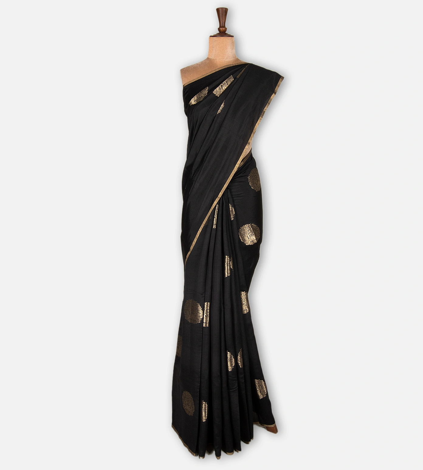 black-chaniya-silk-saree-d12142936-b