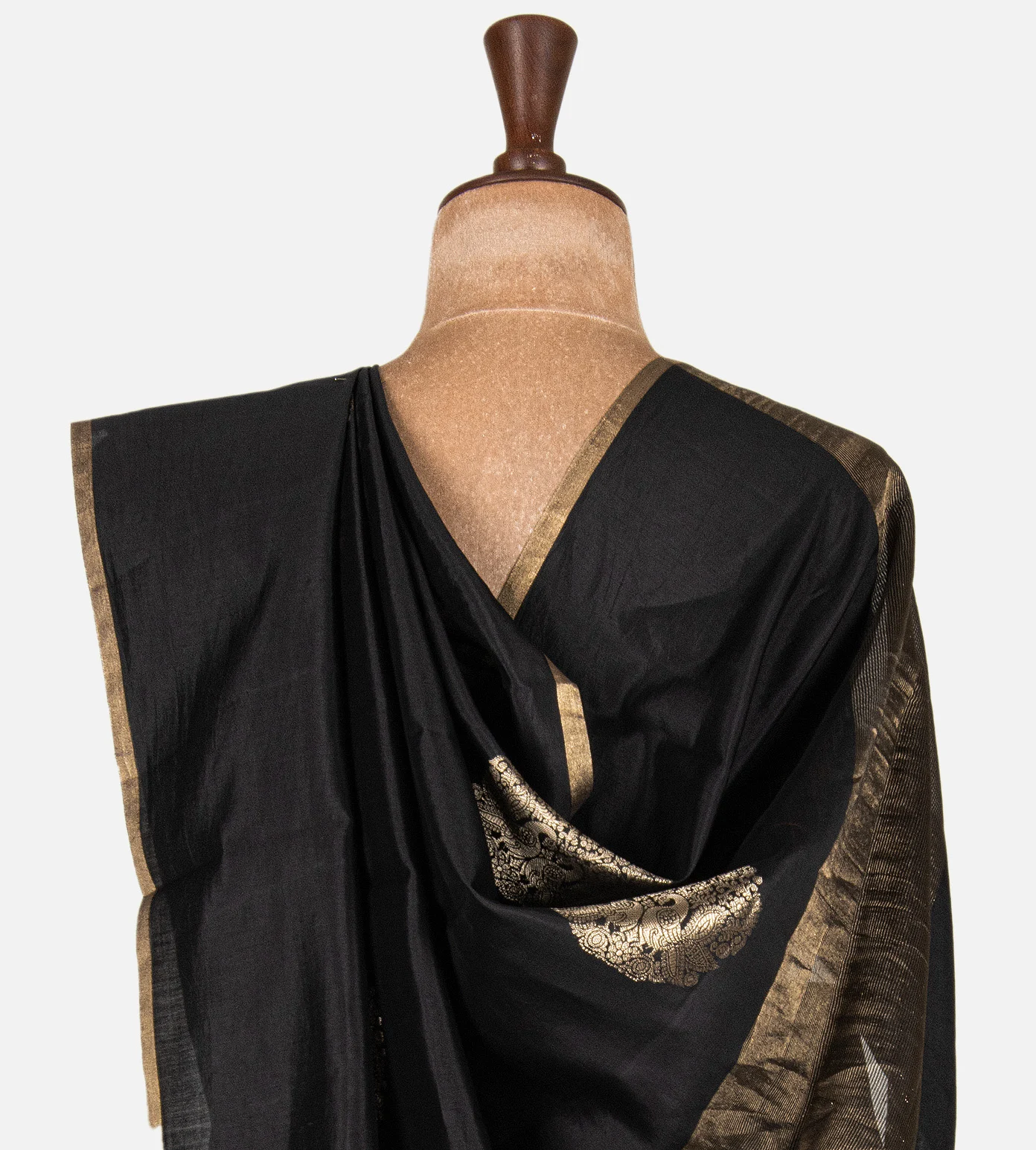 black-chaniya-silk-saree-d12142936-c