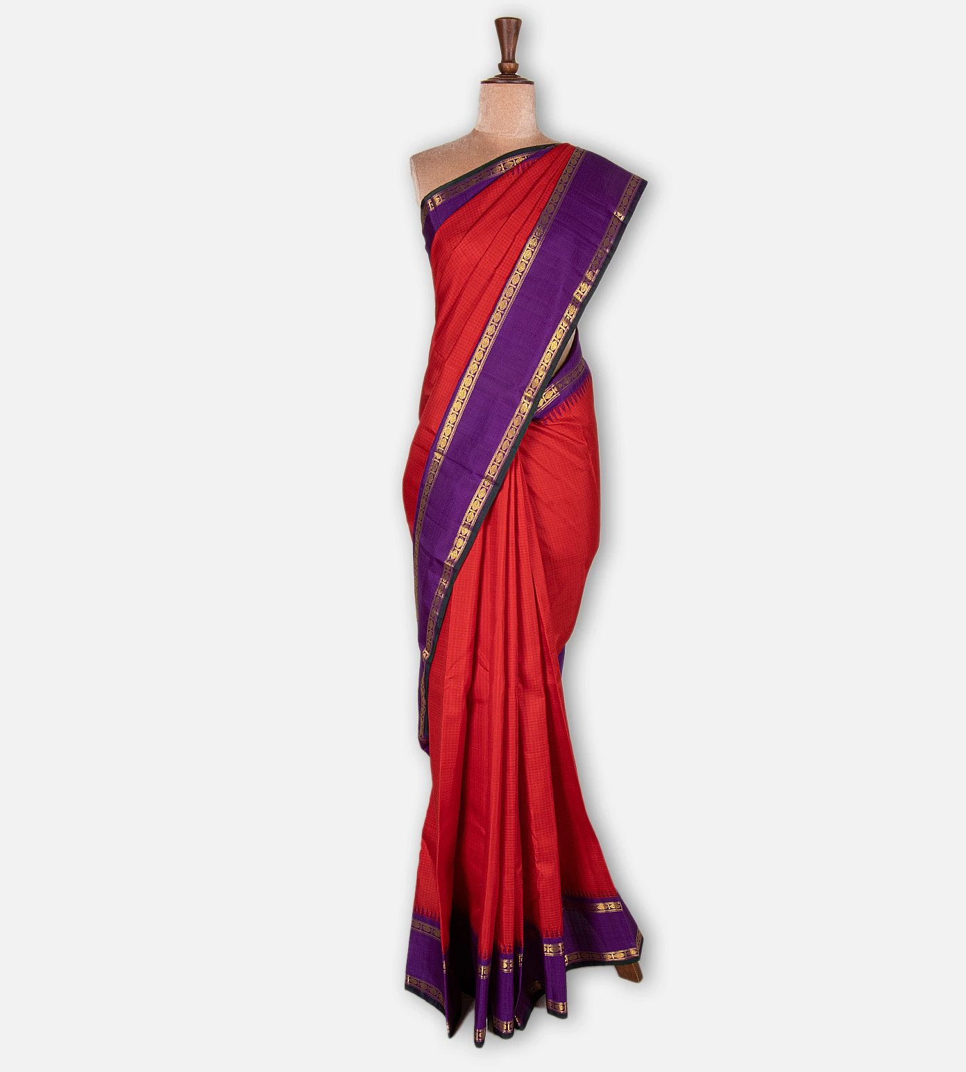 red-kanchipuram-silk-saree-e01144700-b