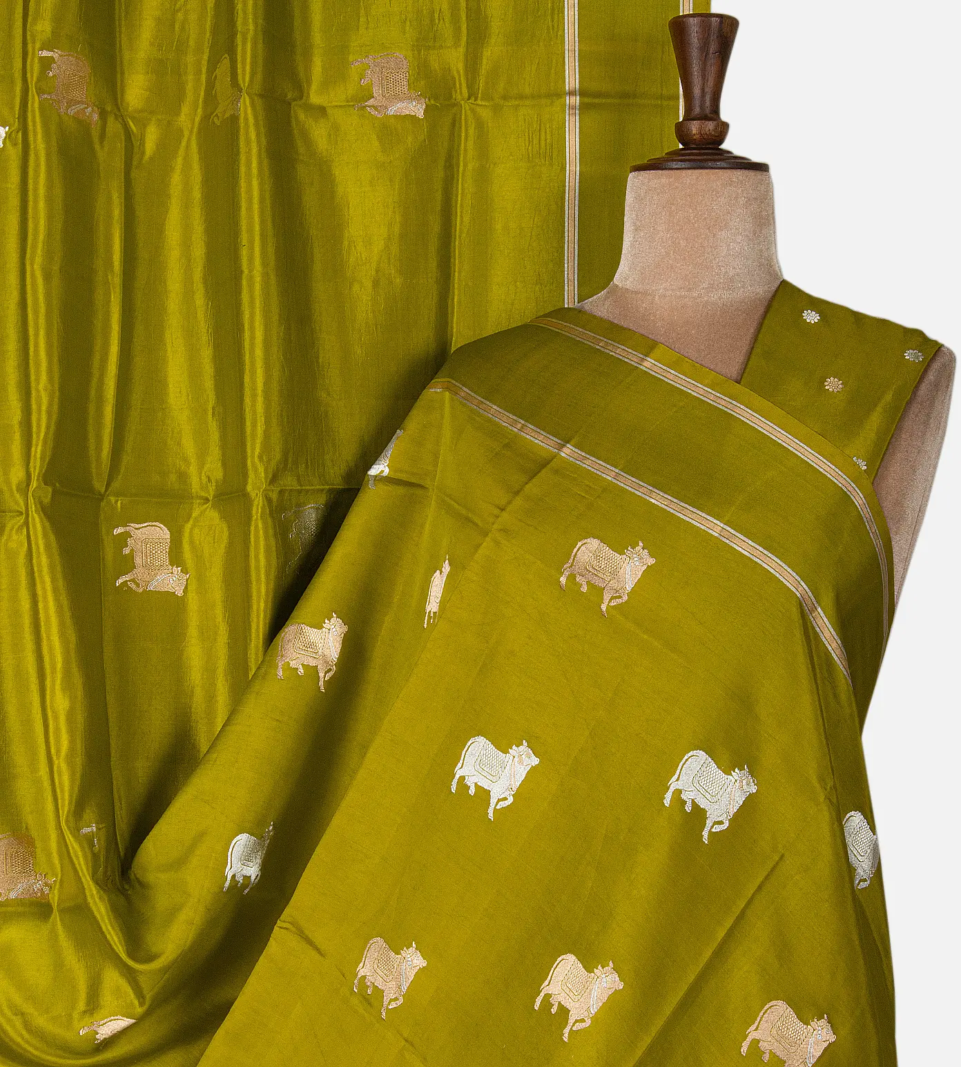 lime-yellow-banarasi-kattan-silk-saree-e01145290-a