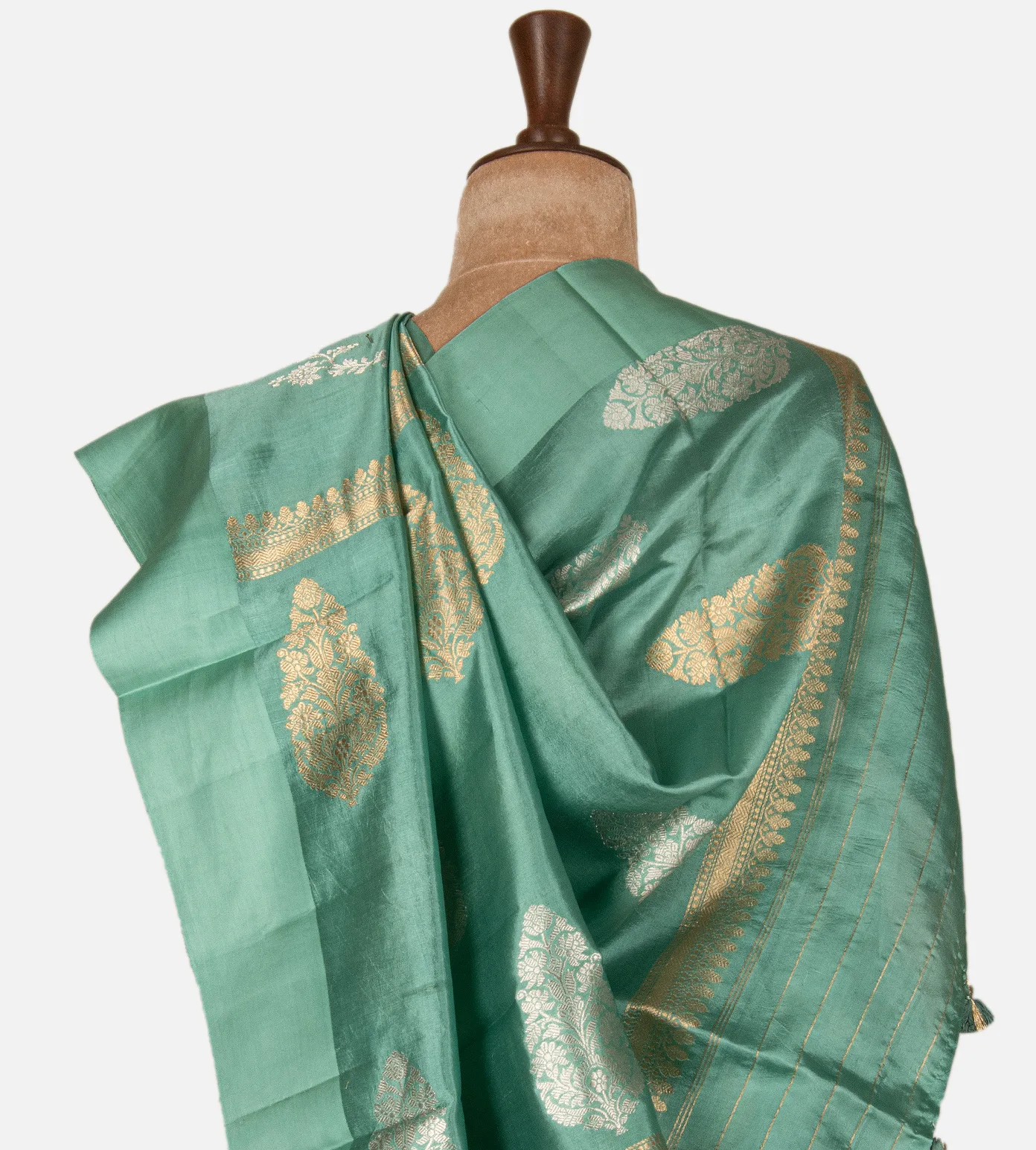 sea-blue-banarasi-kattan-silk-saree-e01145276-c