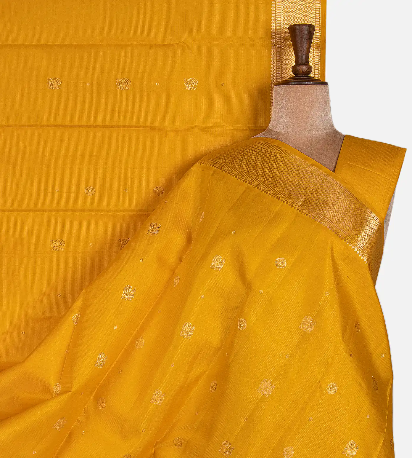 yellow-kanchipuram-silk-saree-e01147174-a