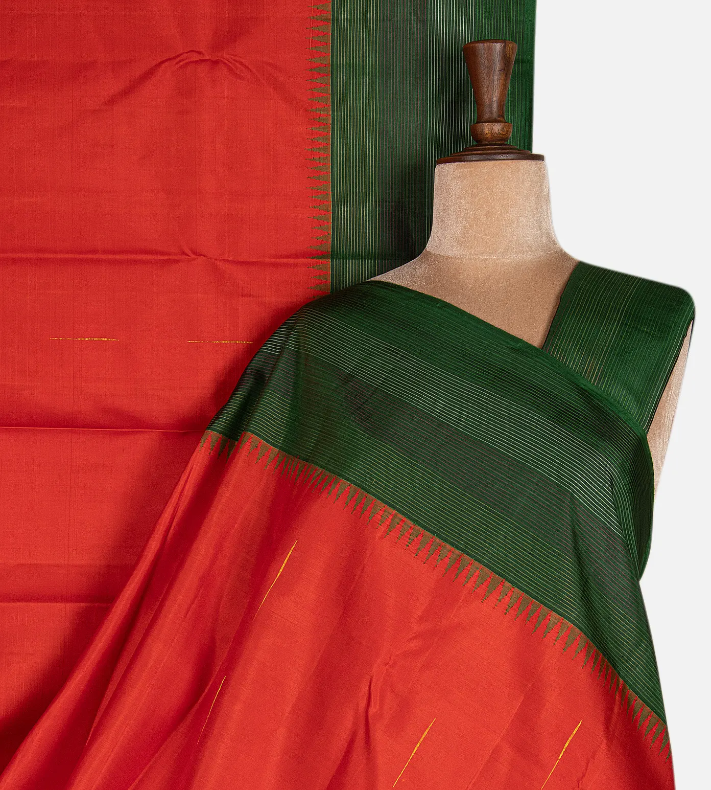 red-kanchipuram-silk-saree-d07114154-a