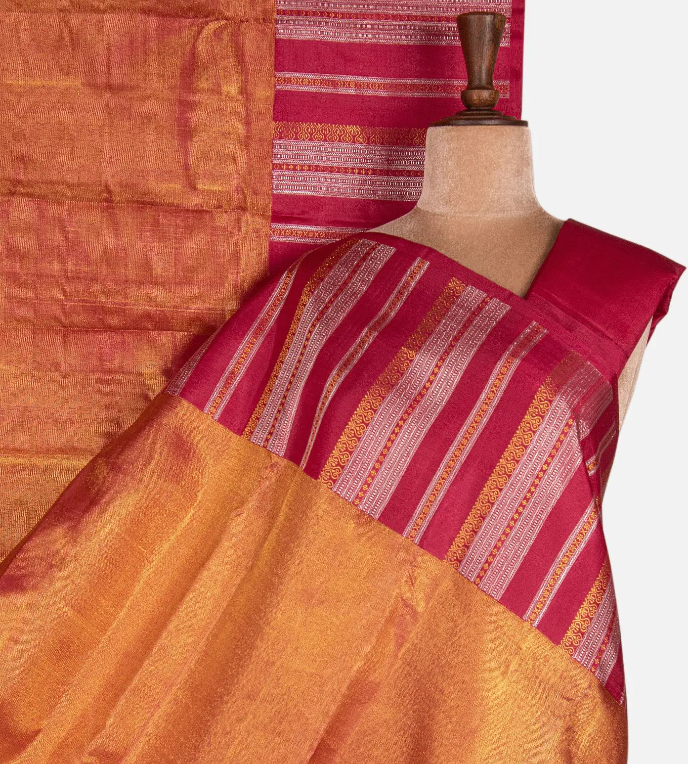pink-and-gold-kanchipuram-silk-saree-e01144414-a