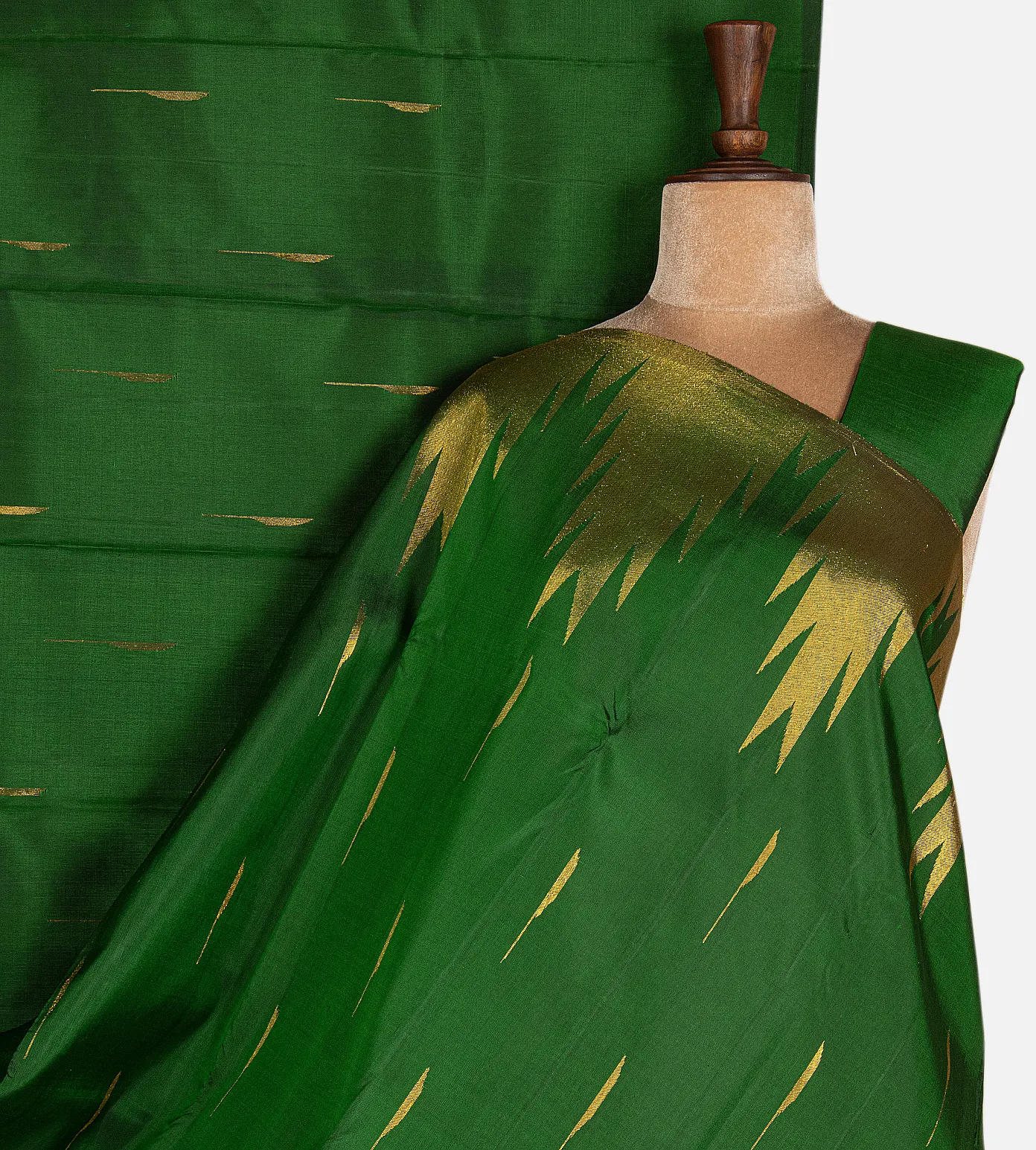 green-kanchipuram-silk-saree-d08118556-a