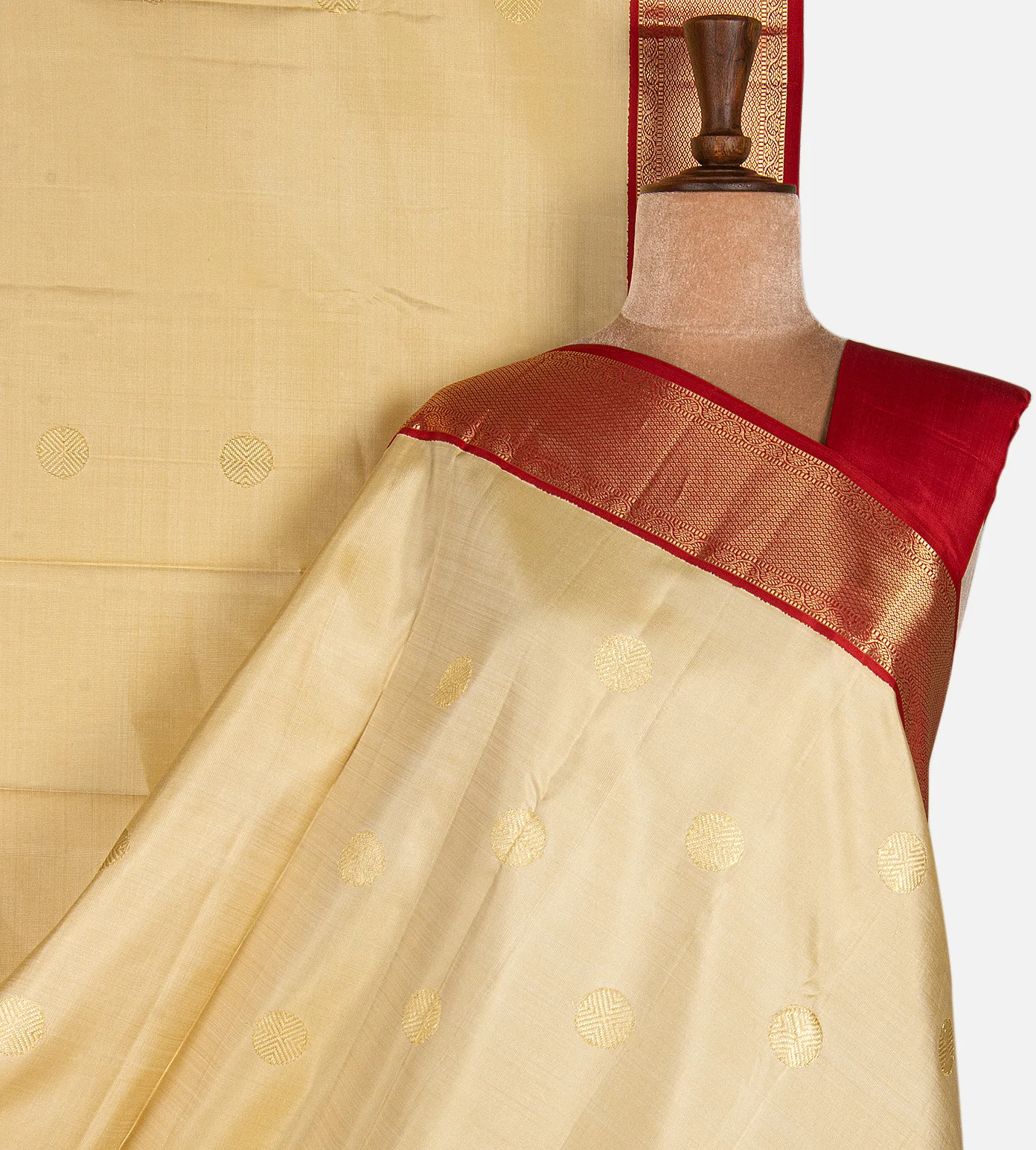 off-white-kanchipuram-silk-saree-e01144748-a