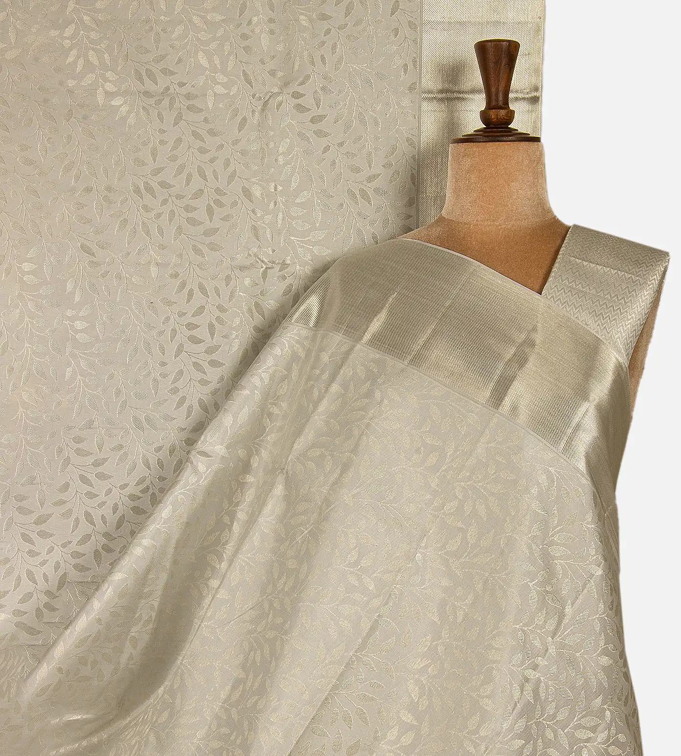 off-white-kanchipuram-silk-saree-d06109058-a