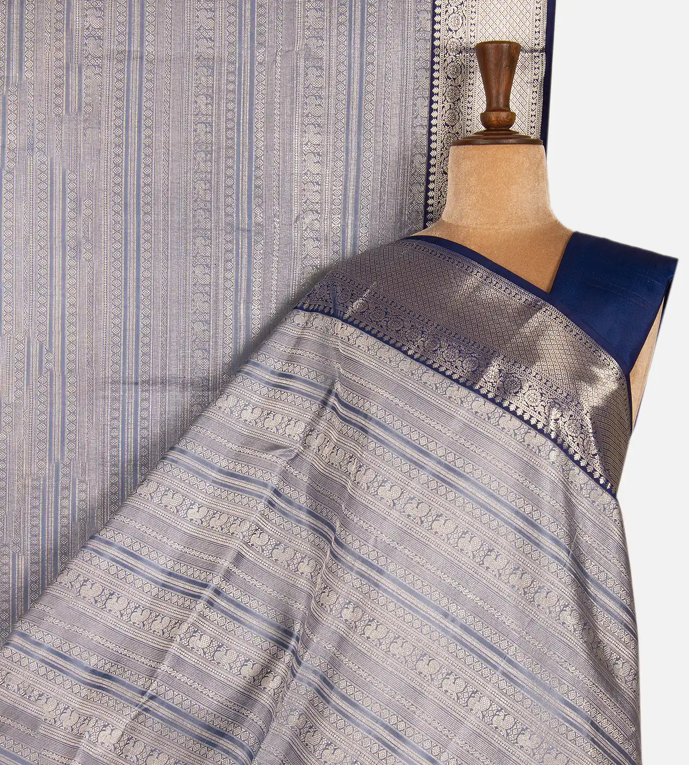 grey-kanchipuram-silk-saree-d12142195-a