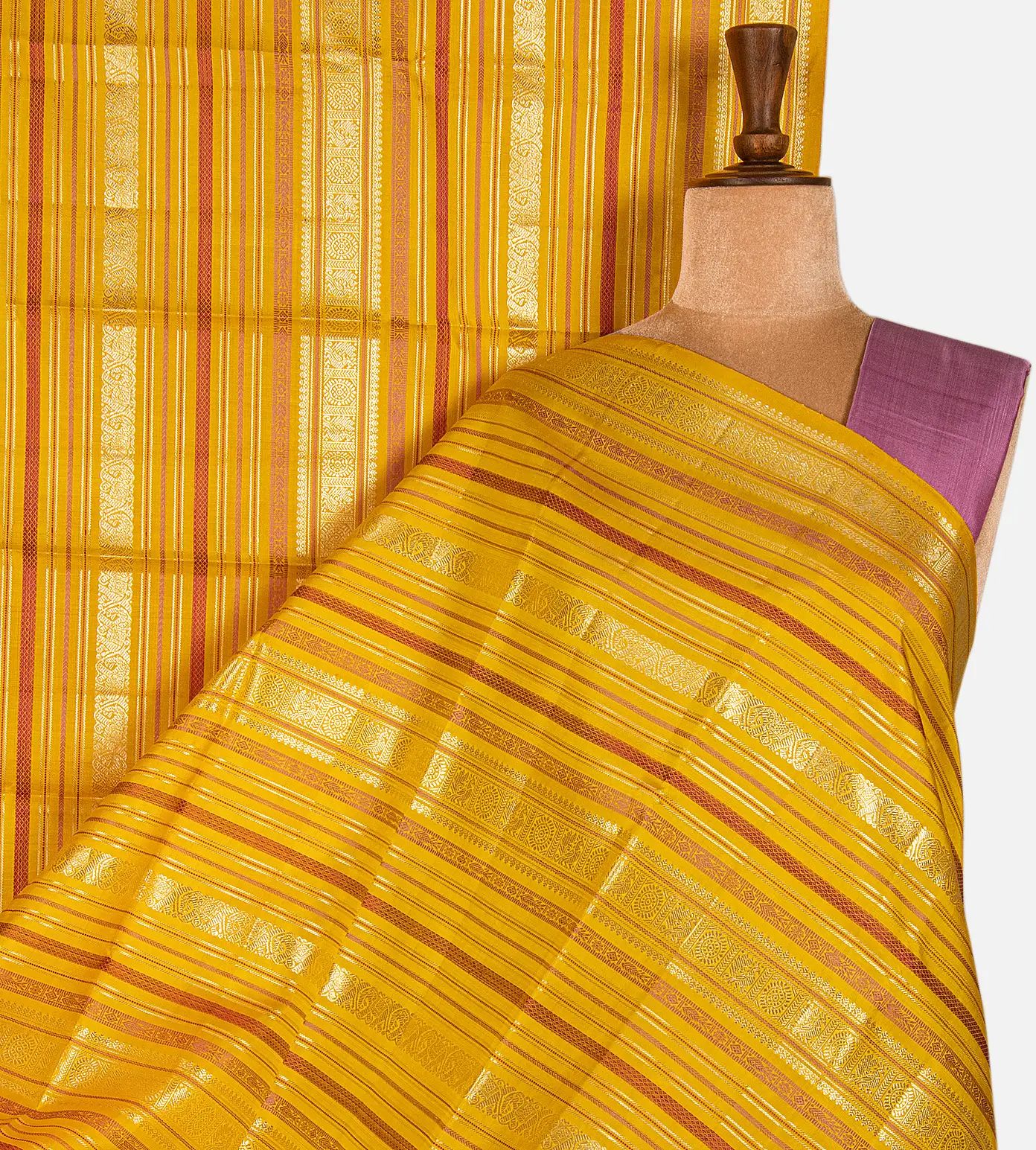 yellow-kanchipuram-silk-saree-e01145527-a