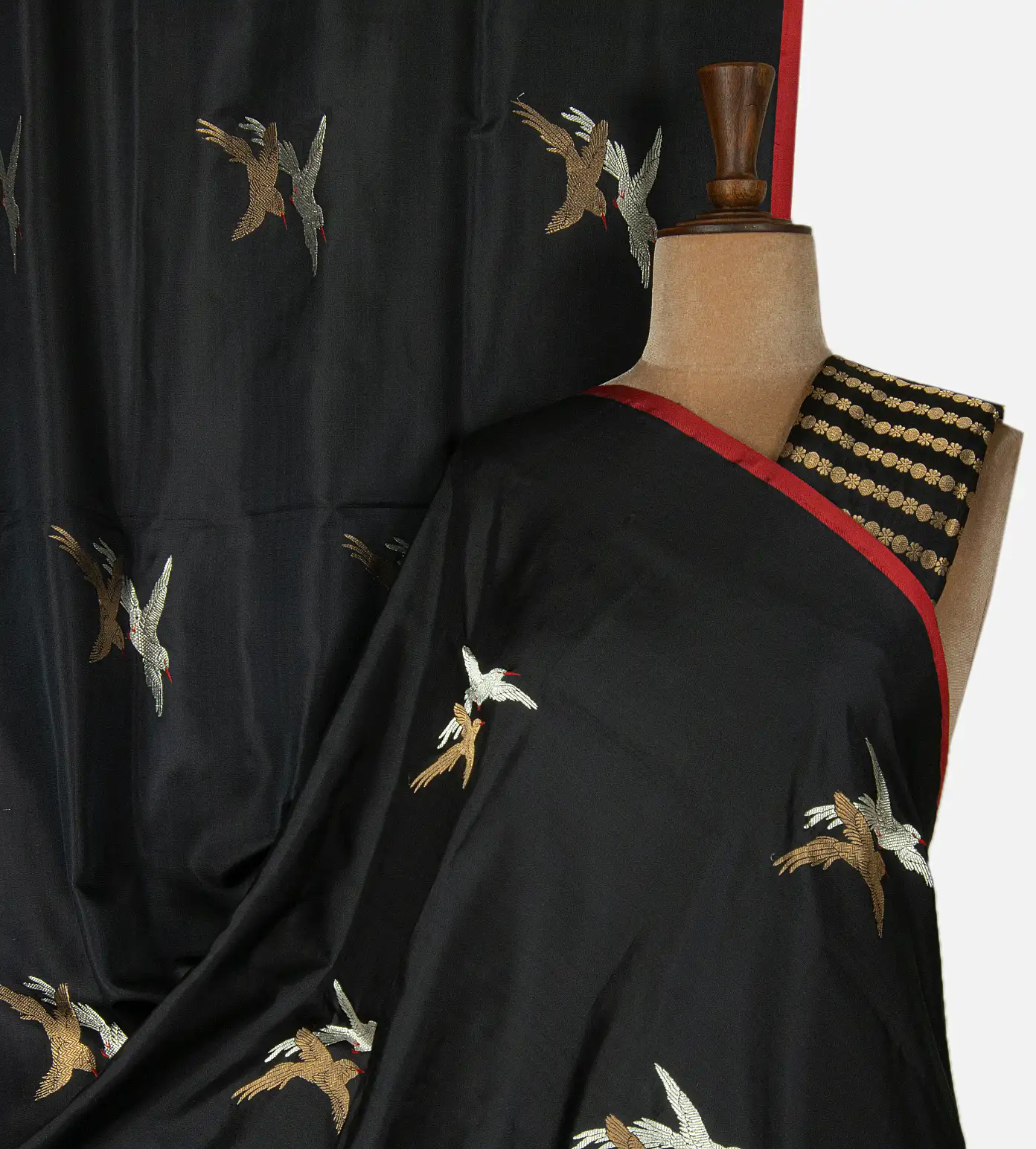 black-kanchipuram-silk-saree-d05107879-a
