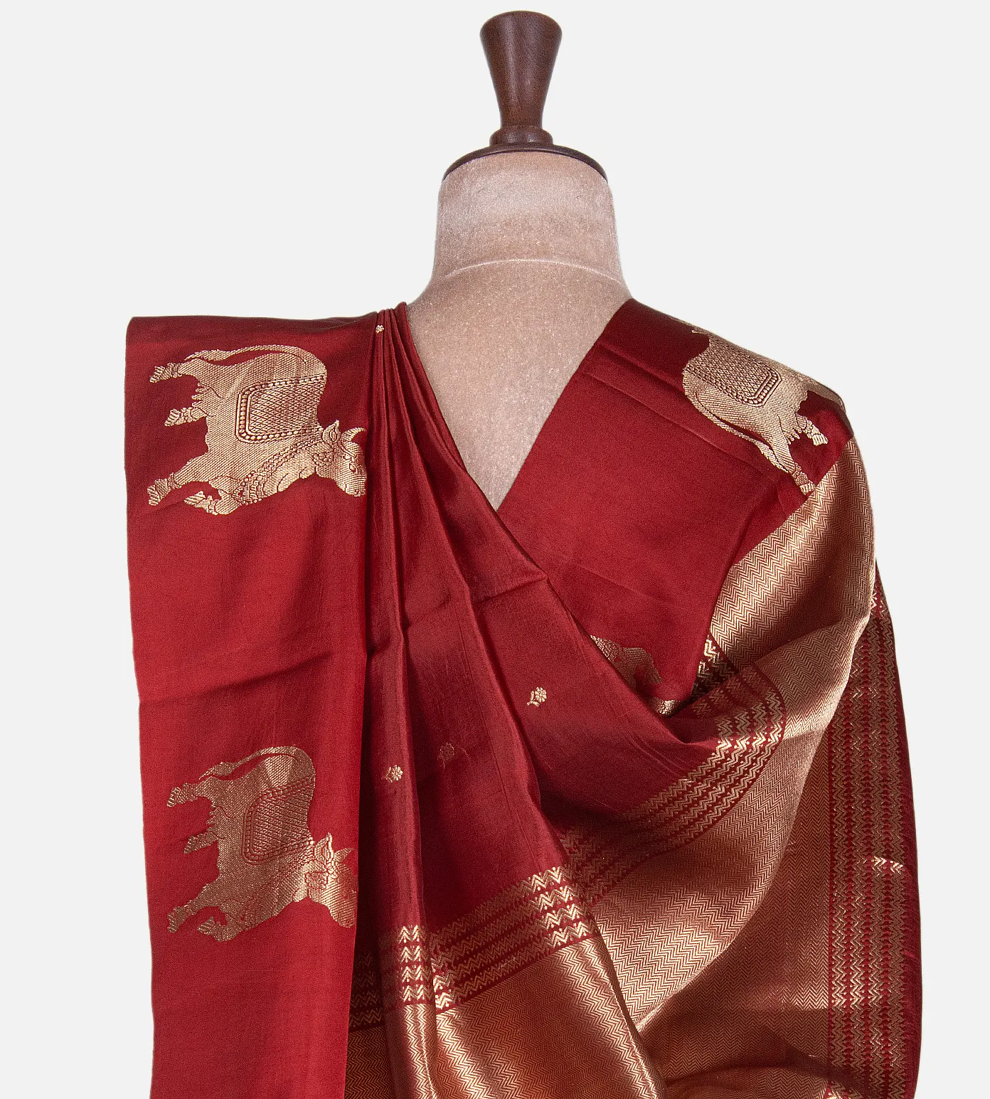 maroon-banarasi-kattan-silk-saree-e01146111-c