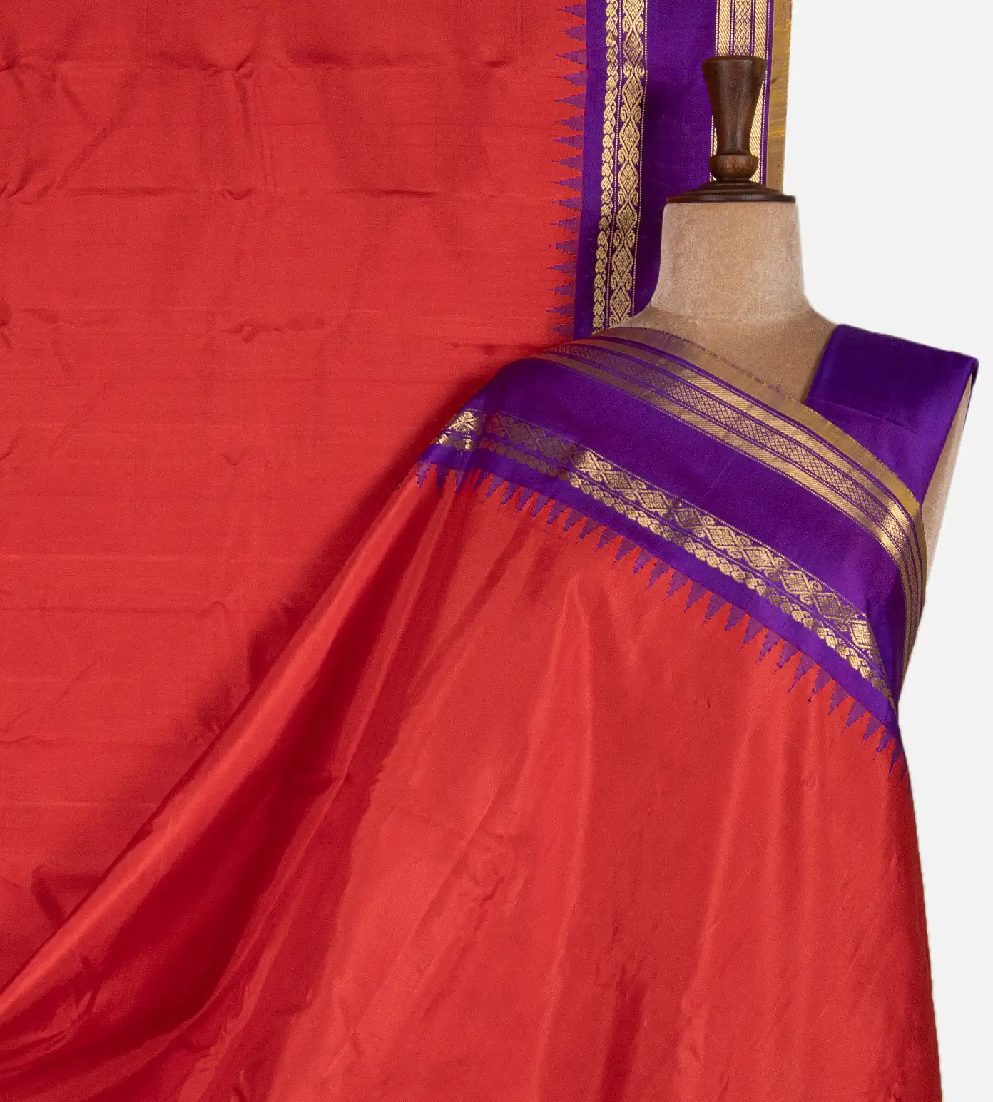red-gadwal-silk-saree-d10133521-a