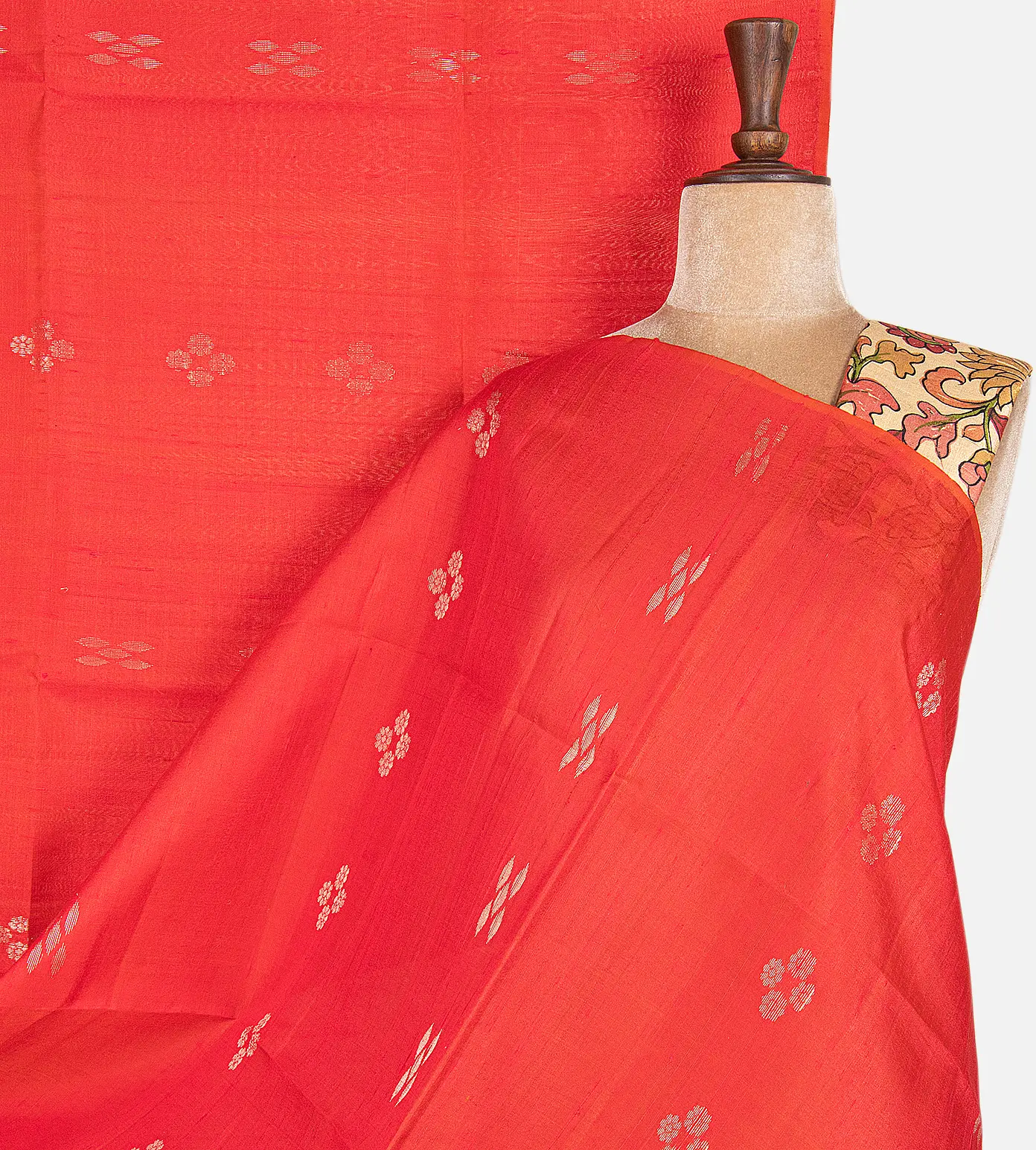red-raw-silk-saree-e01143871-a