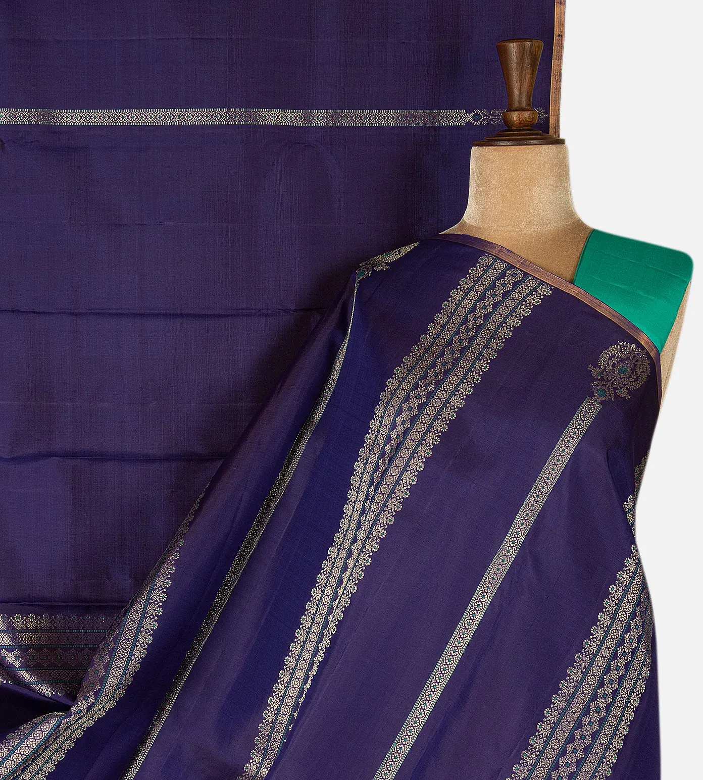 blue-kanchipuram-silk-saree-e01147129-a