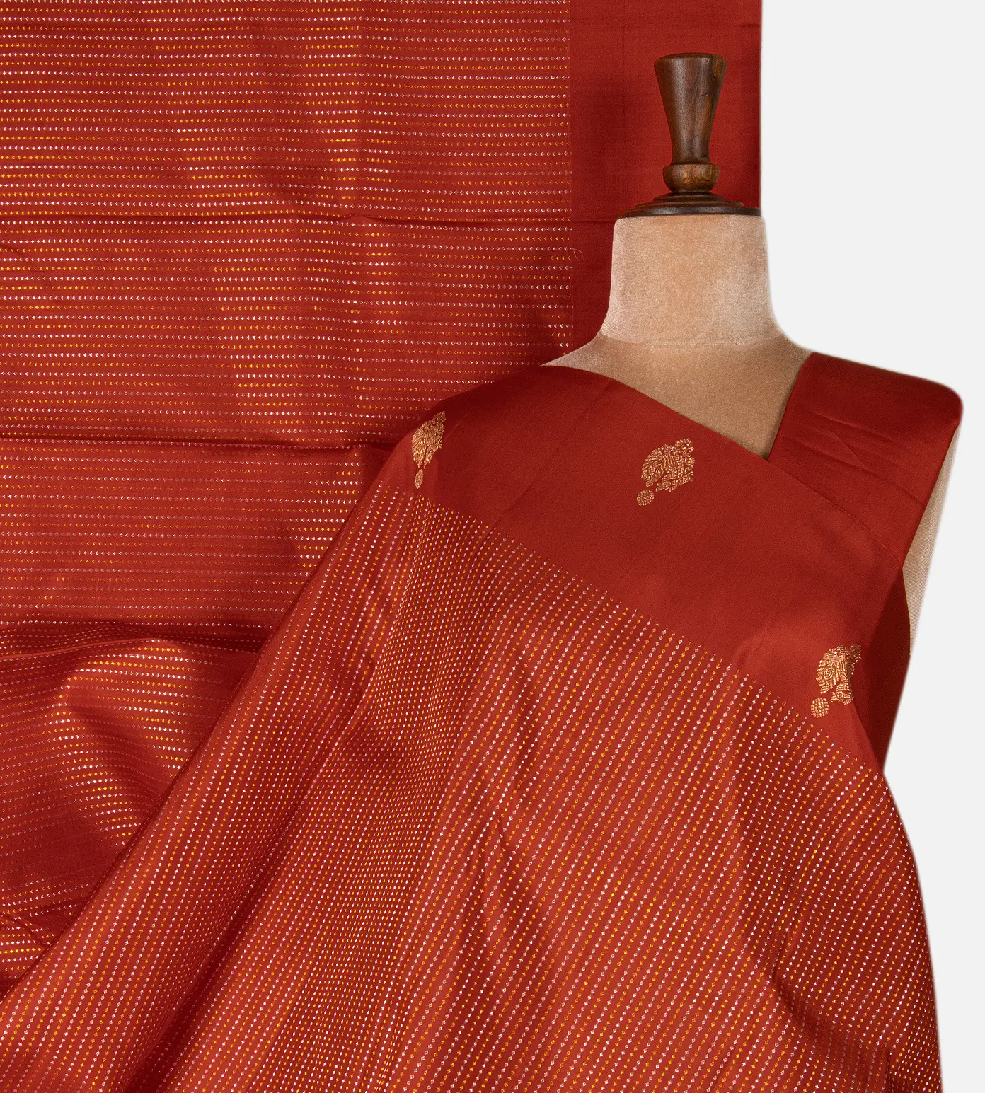 red-kanchipuram-silk-saree-e01147133-a