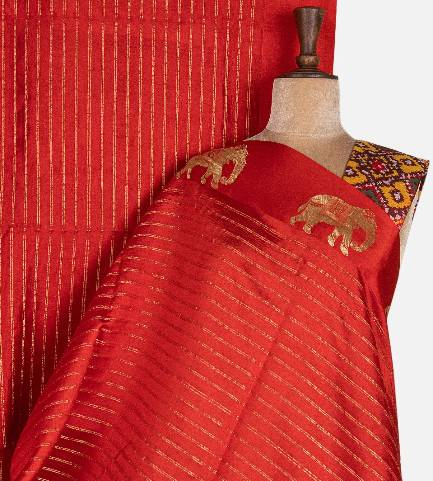 red-banarasi-silk-saree-e01146380-a