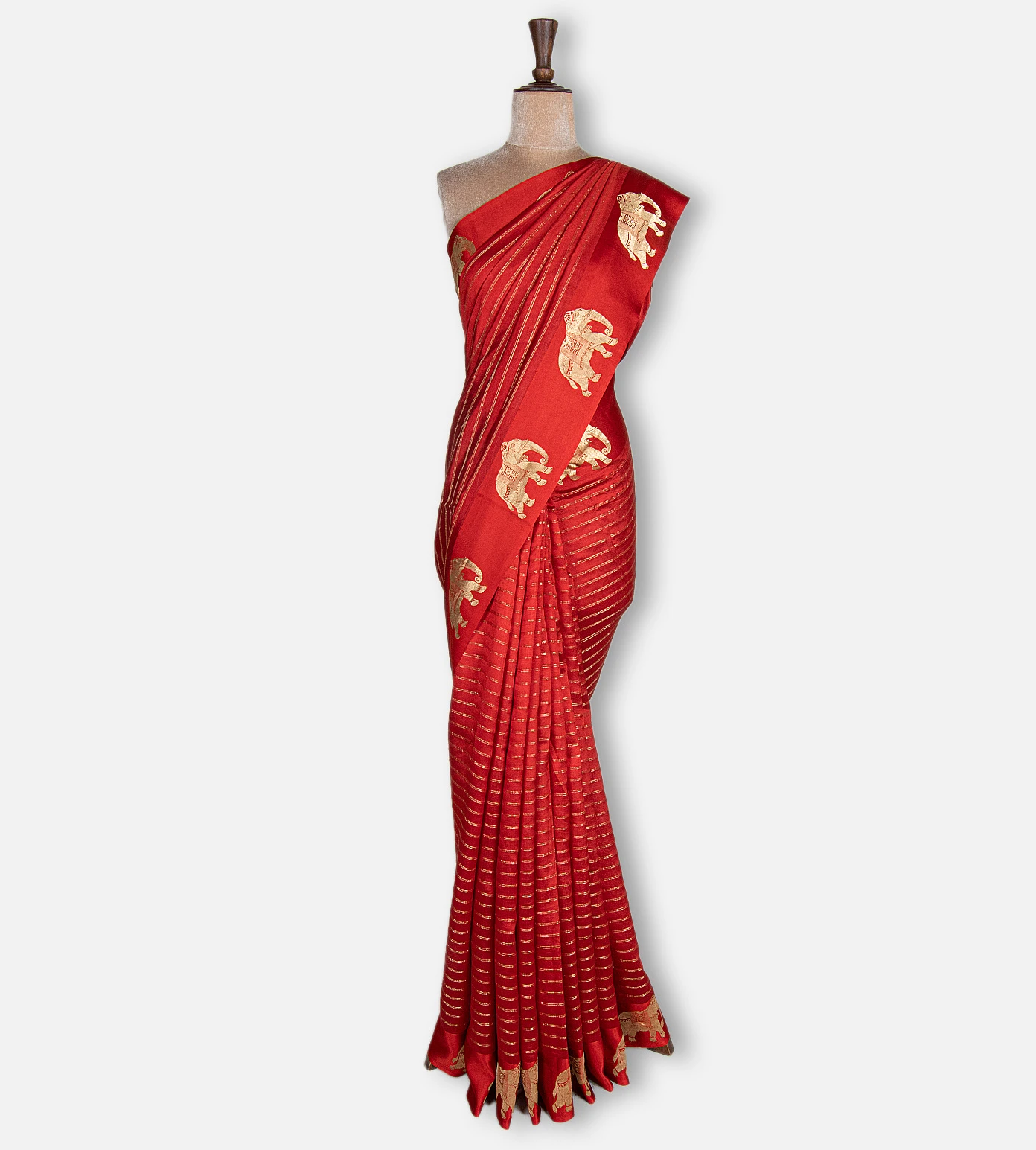 red-banarasi-silk-saree-e01146380-b