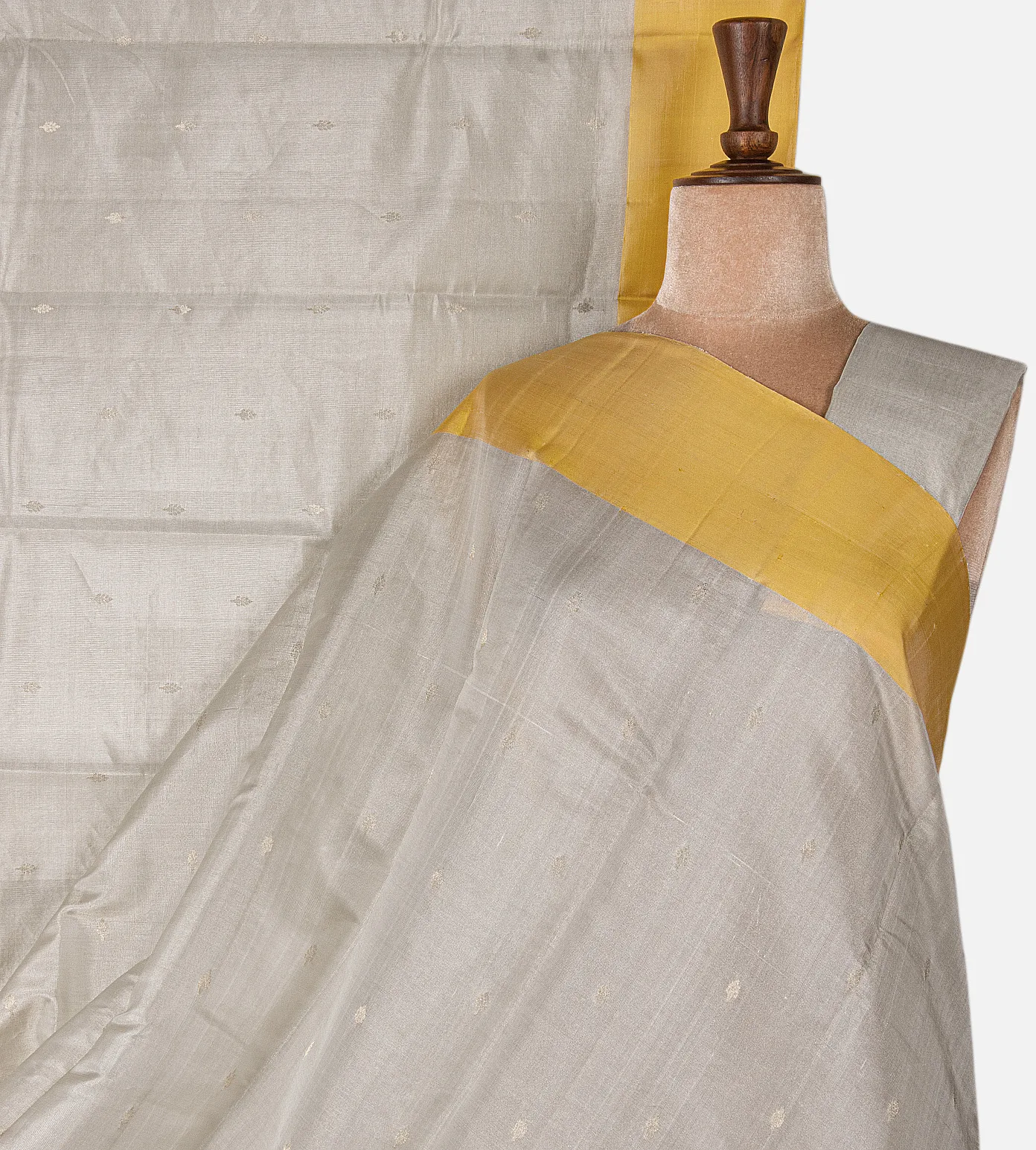 off-white-soft-silk-saree-e01143963-a