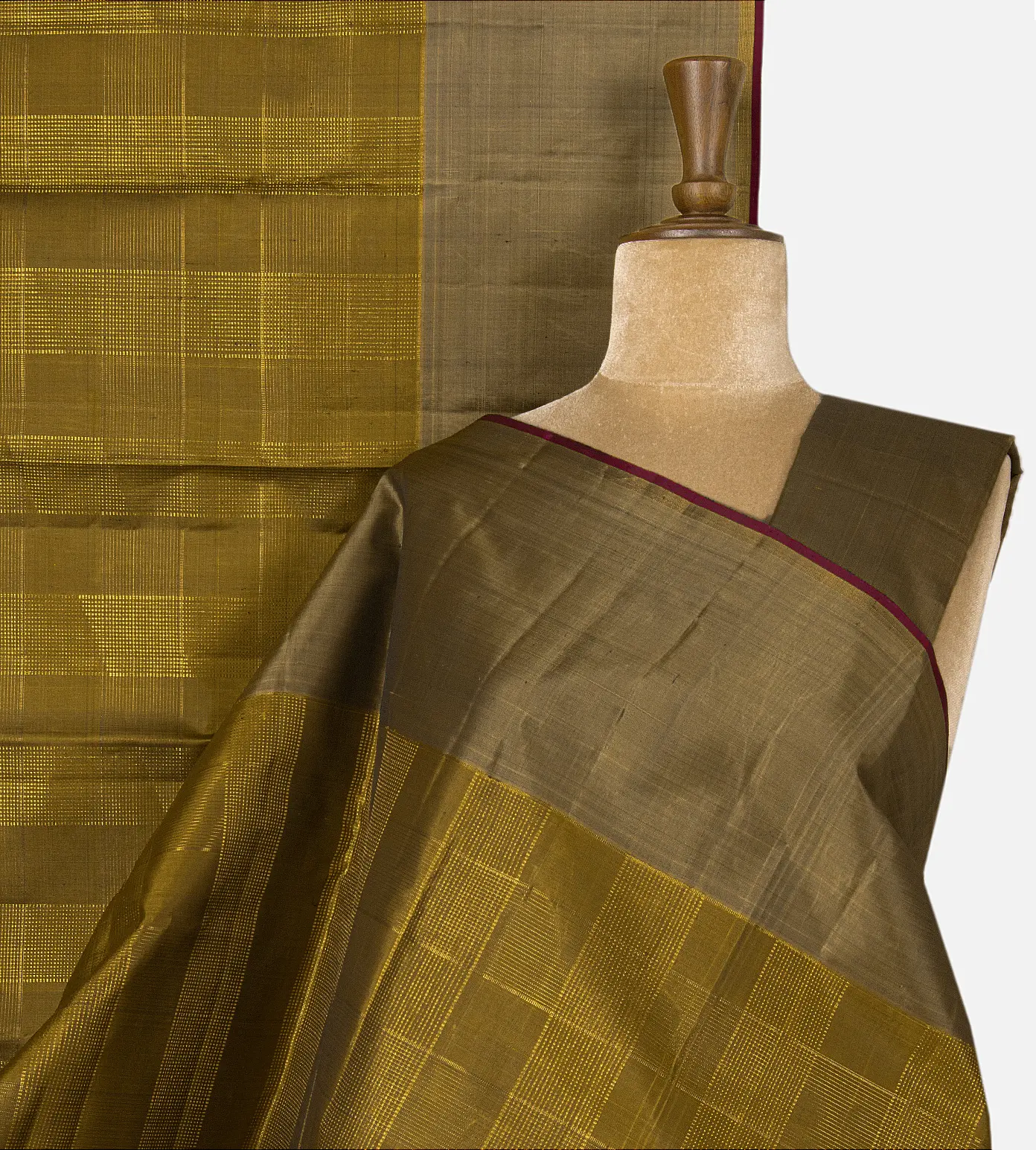 gold-kanchipuram-silk-saree-e02150375-a
