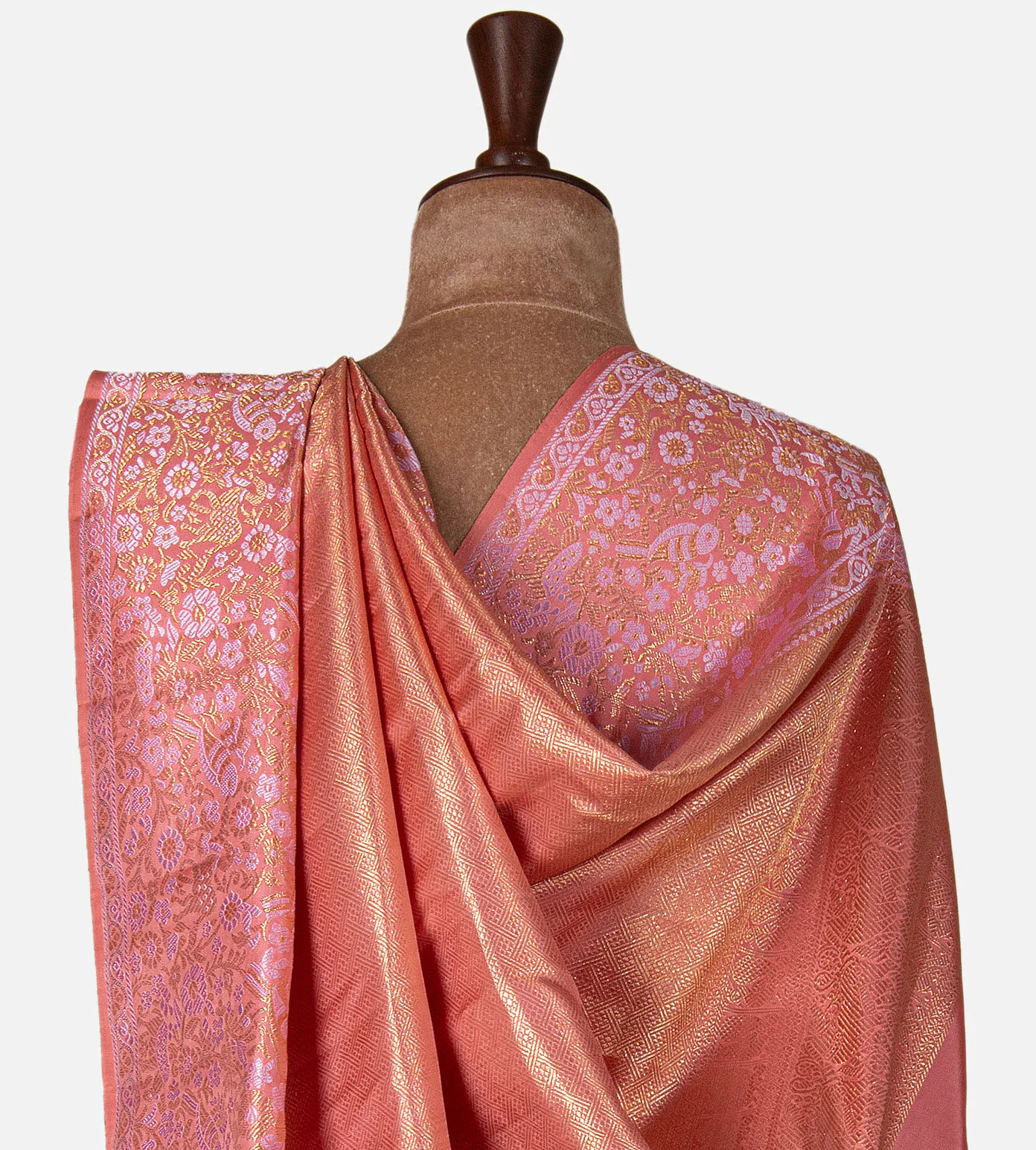 salmon-pink-kanchipuram-silk-saree-d0398695-c