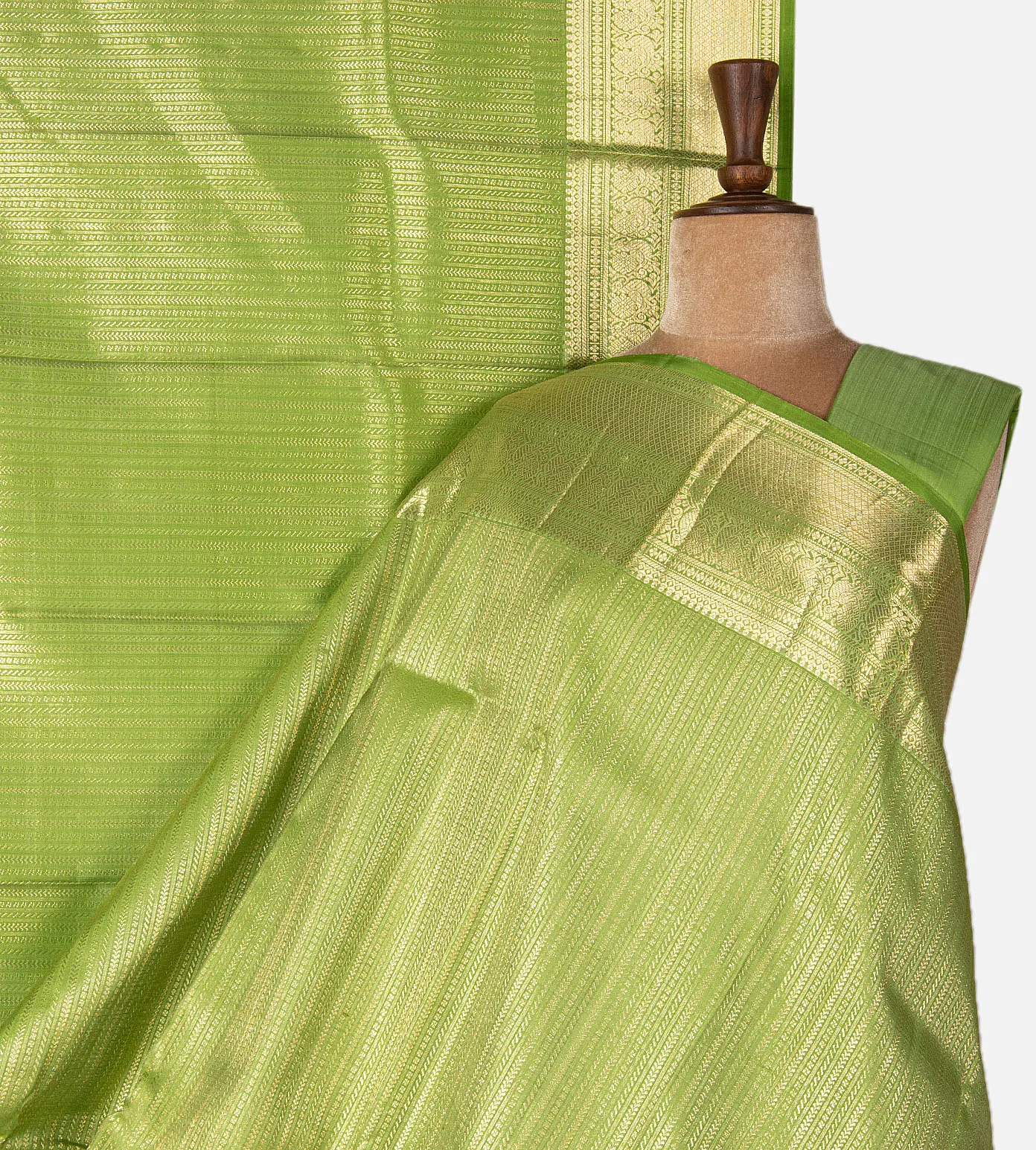 light-green-kanchipuram-silk-saree-d0398644-a