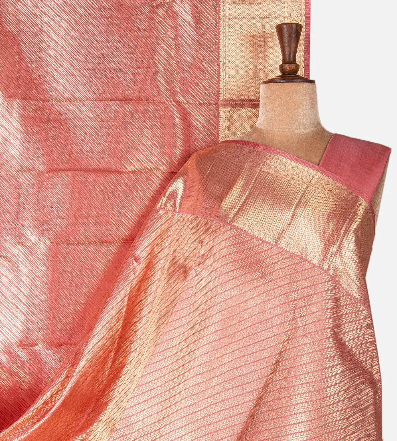 salmon-pink-kanchipuram-silk-saree-d12142028-a