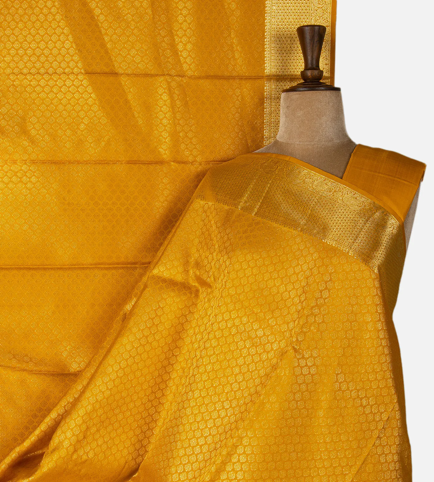 tangerine-yellow-kanchipuram-silk-saree-d0398643-a