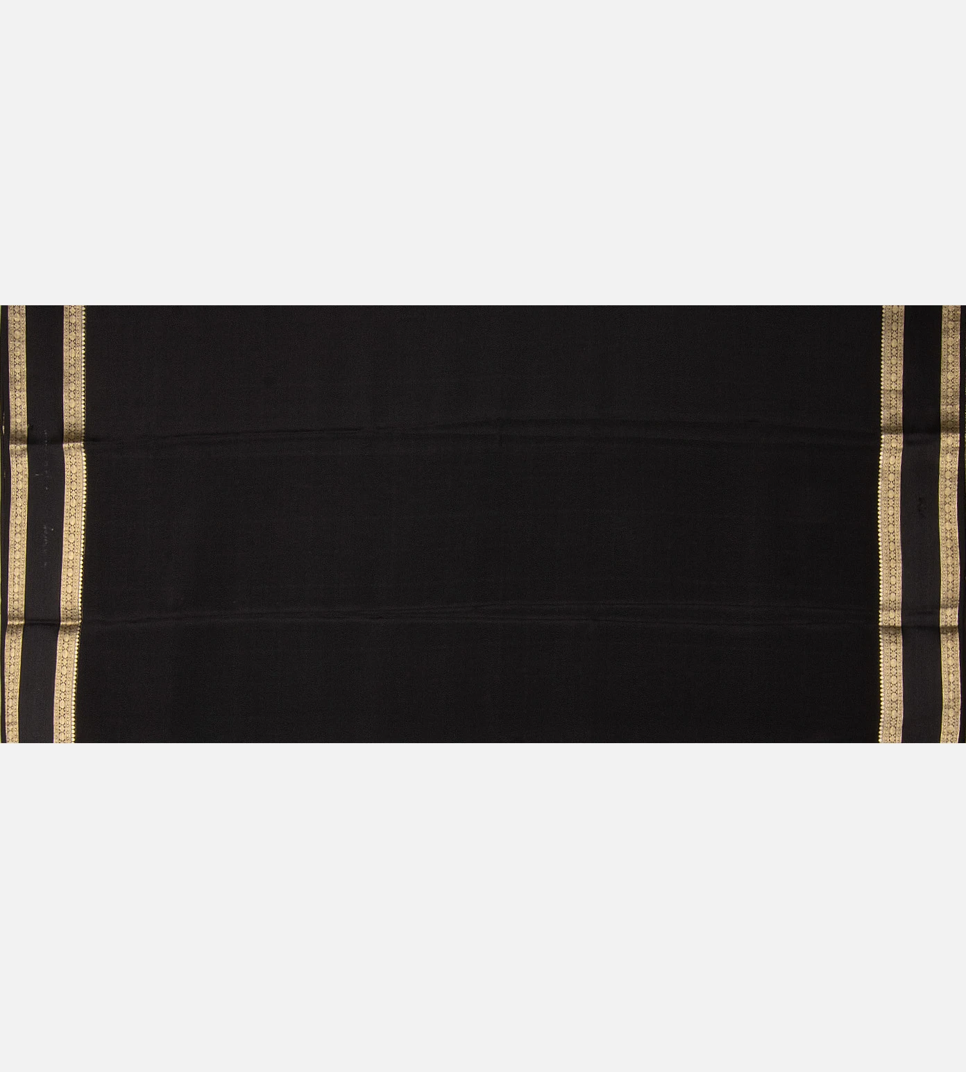 black-mysore-silk-saree-e01146033-d