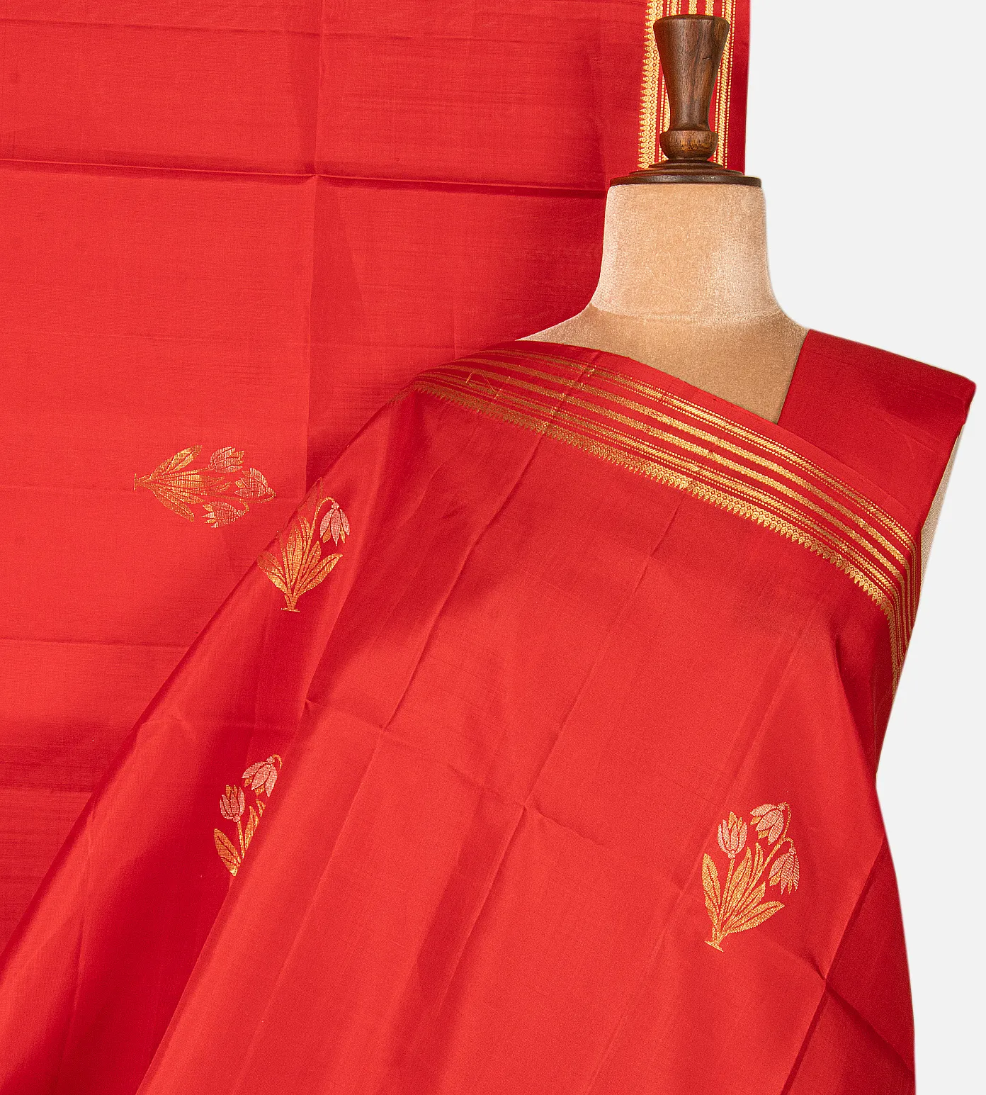 red-soft-silk-saree-e02150841-a
