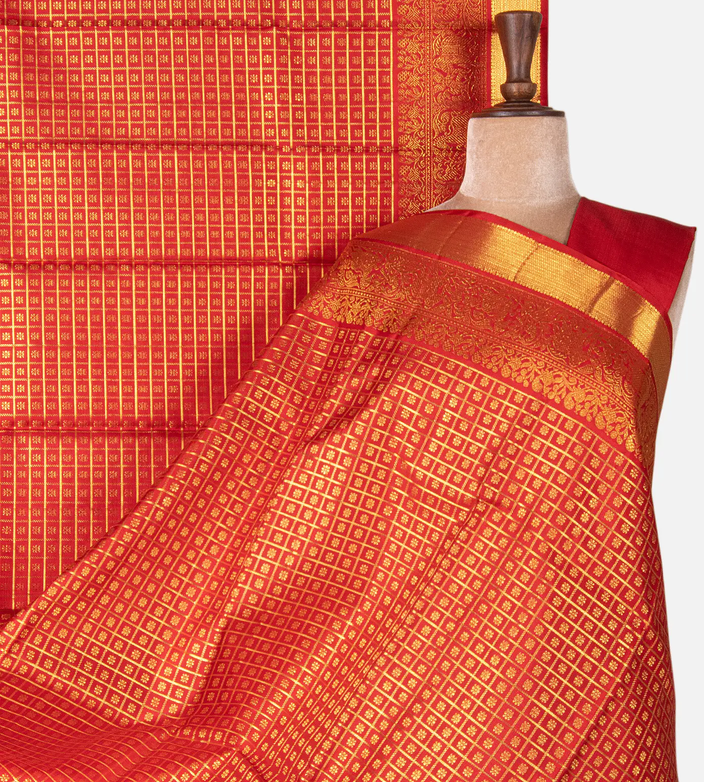 red-kanchipuram-silk-saree-d06109093-a