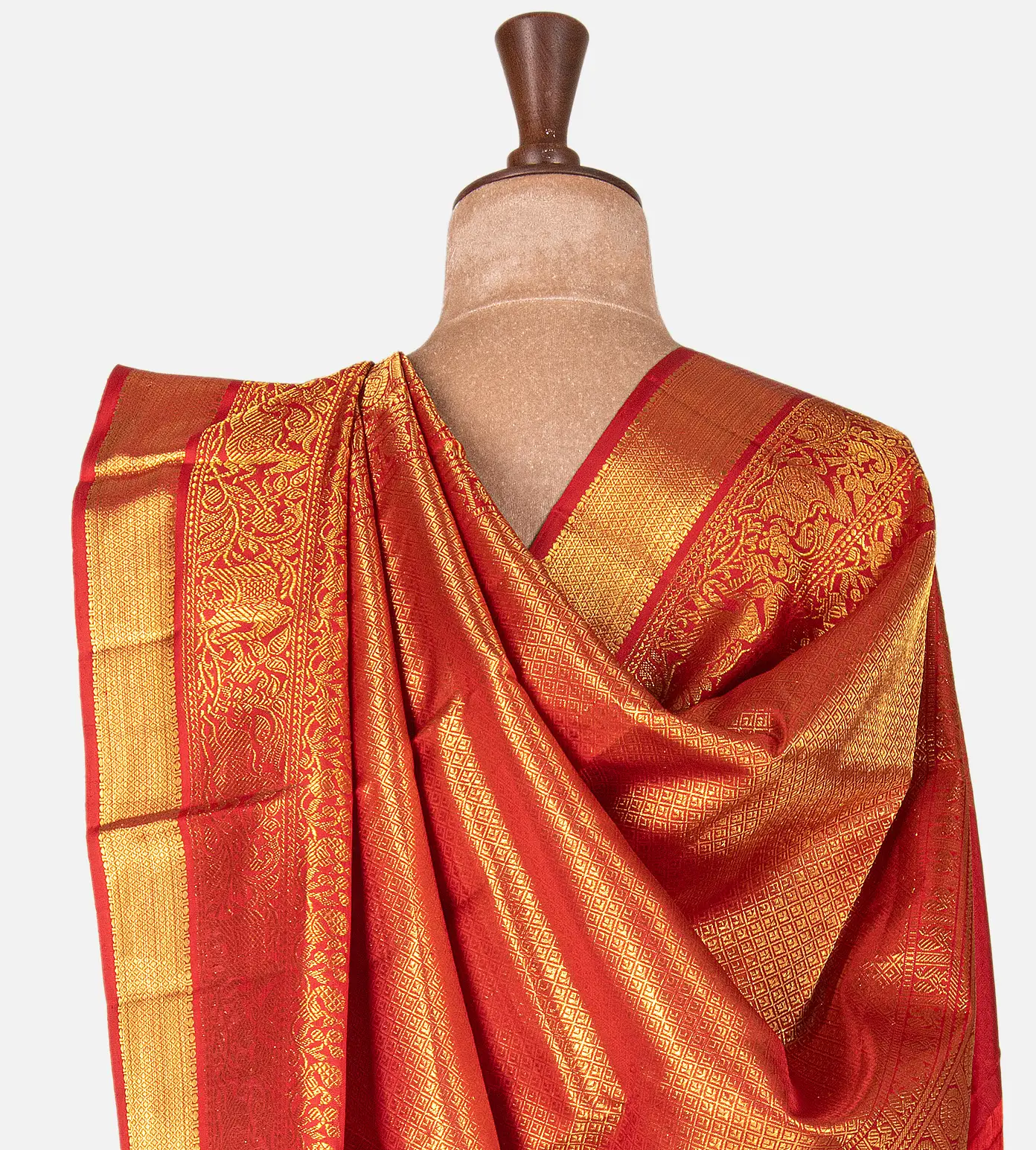 red-kanchipuram-silk-saree-d06109093-c