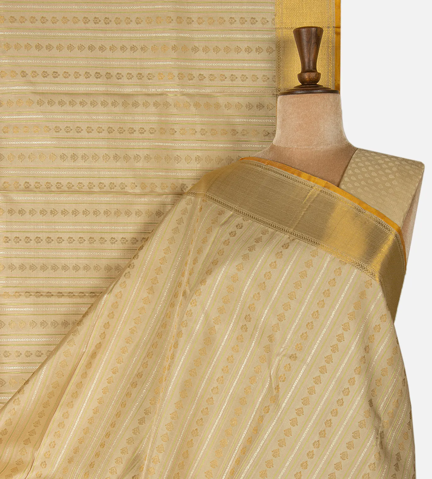 beige-kanchipuram-silk-saree-e02148456-a