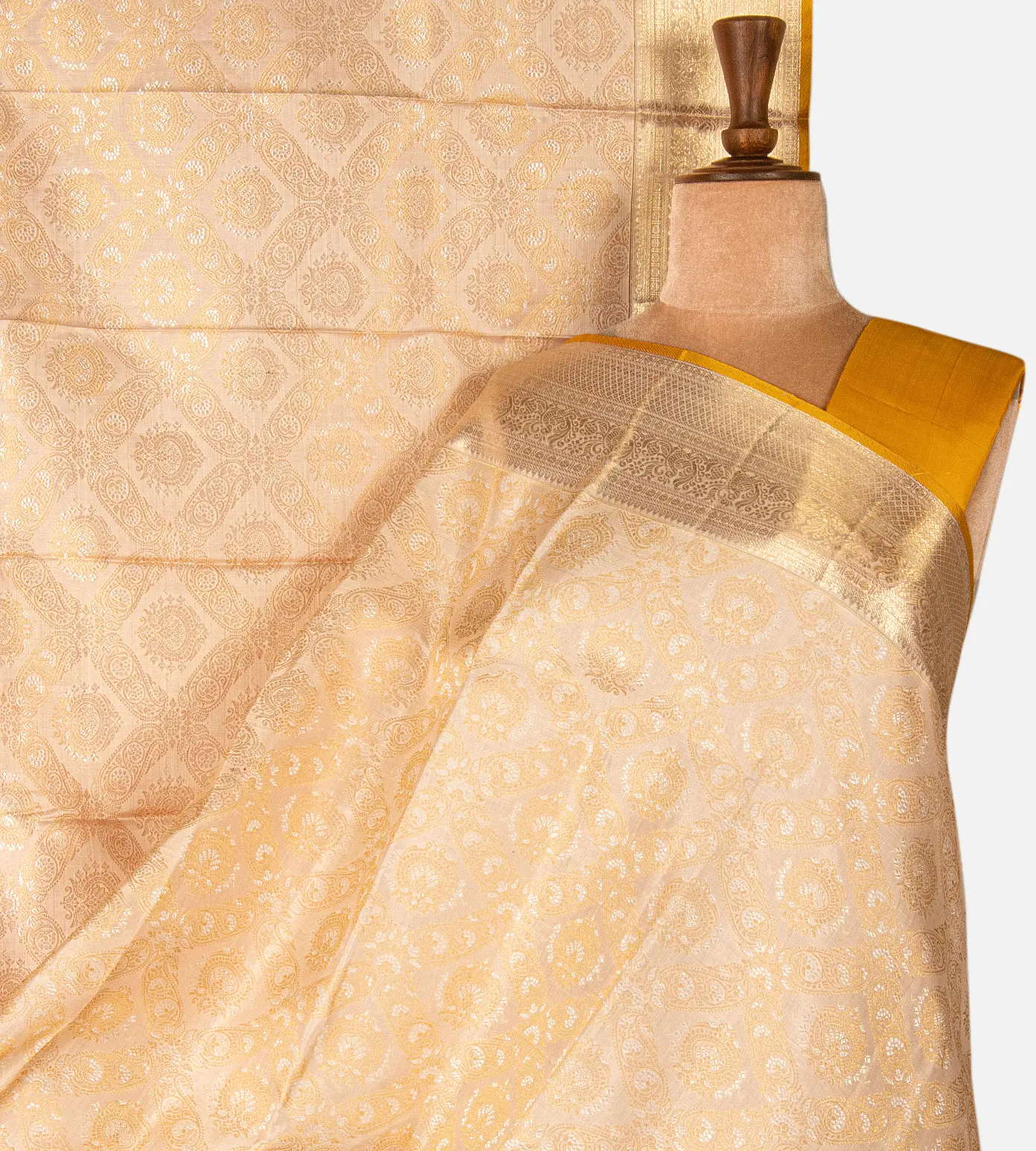 creme-kanchipuram-silk-saree-d11134958-a