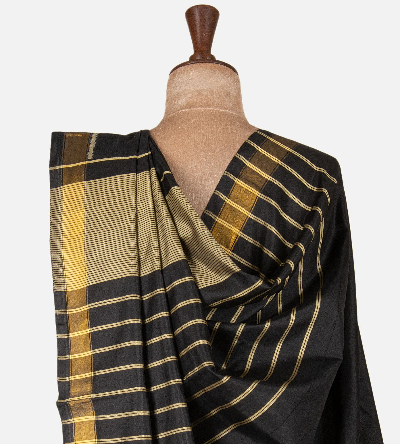black-patola-silk-saree-d09126371-c