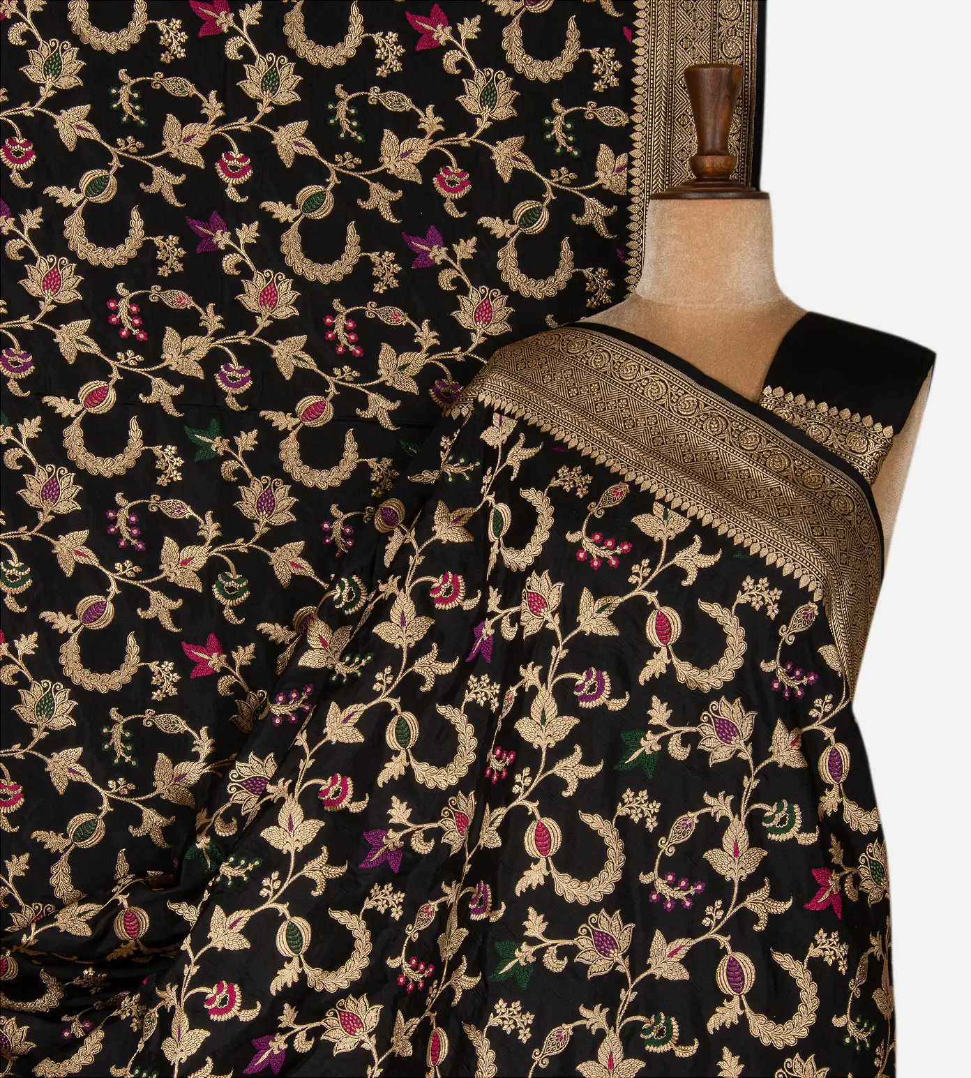 black-banarasi-silk-saree-e02152060-a