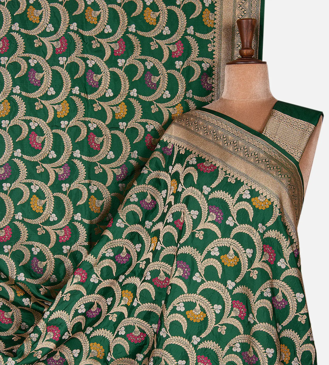 green-banarasi-silk-saree-e02152054-a