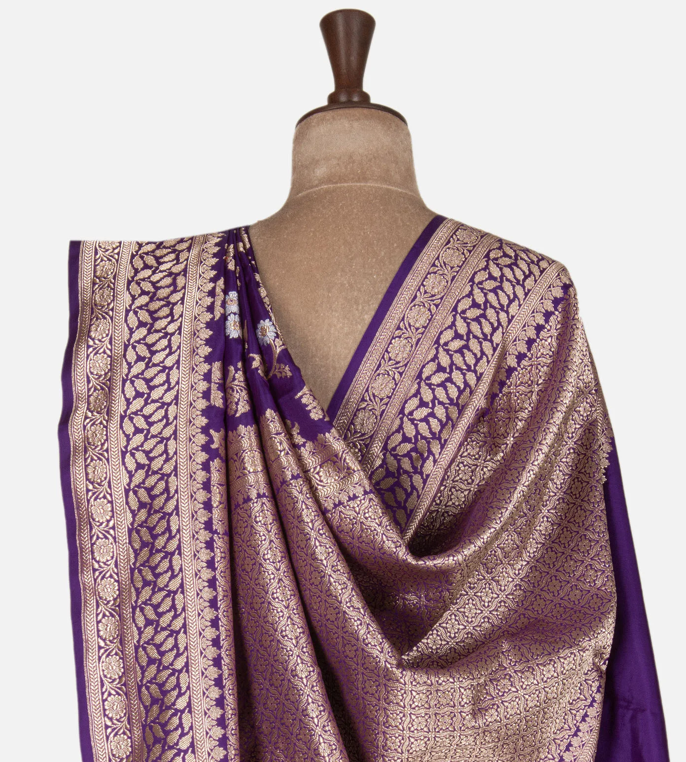 violet-banarasi-silk-saree-e02152062-c