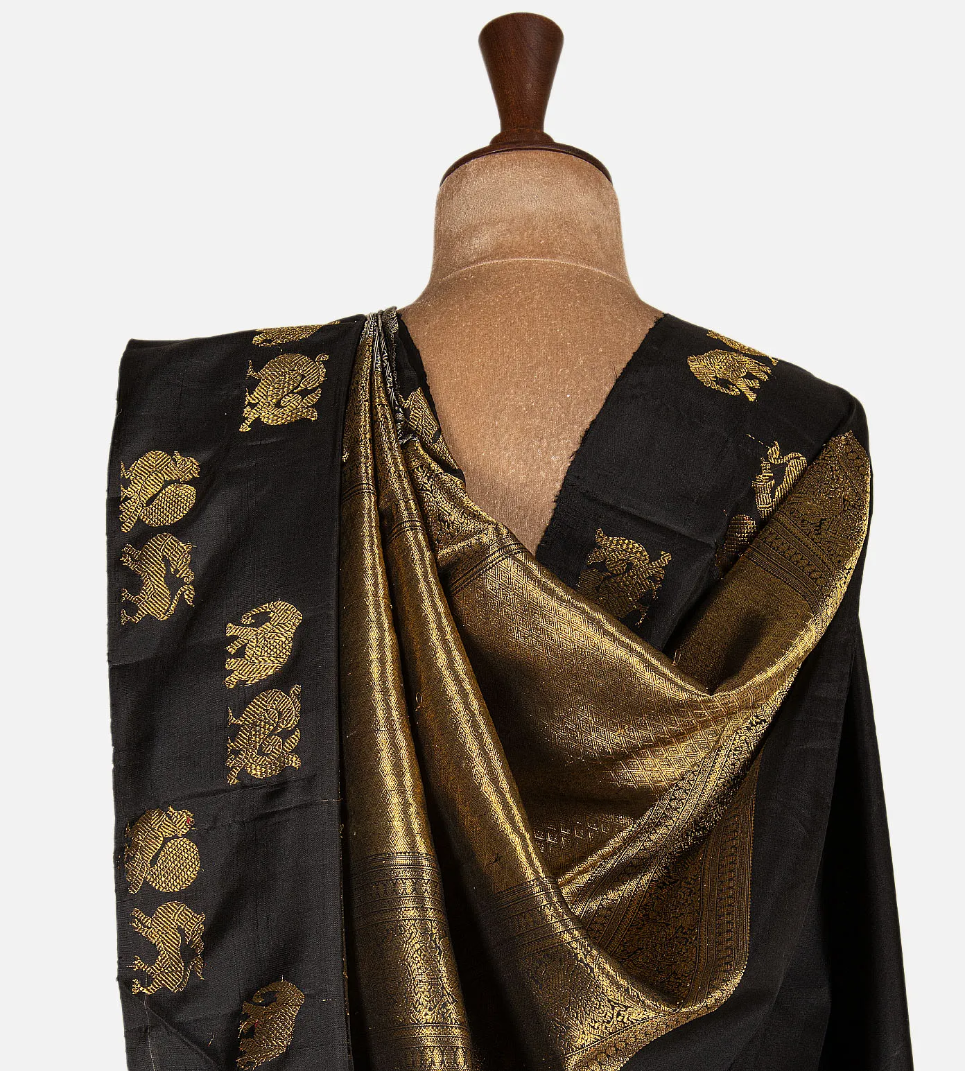 black-kanchipuram-silk-saree-d11139162-c