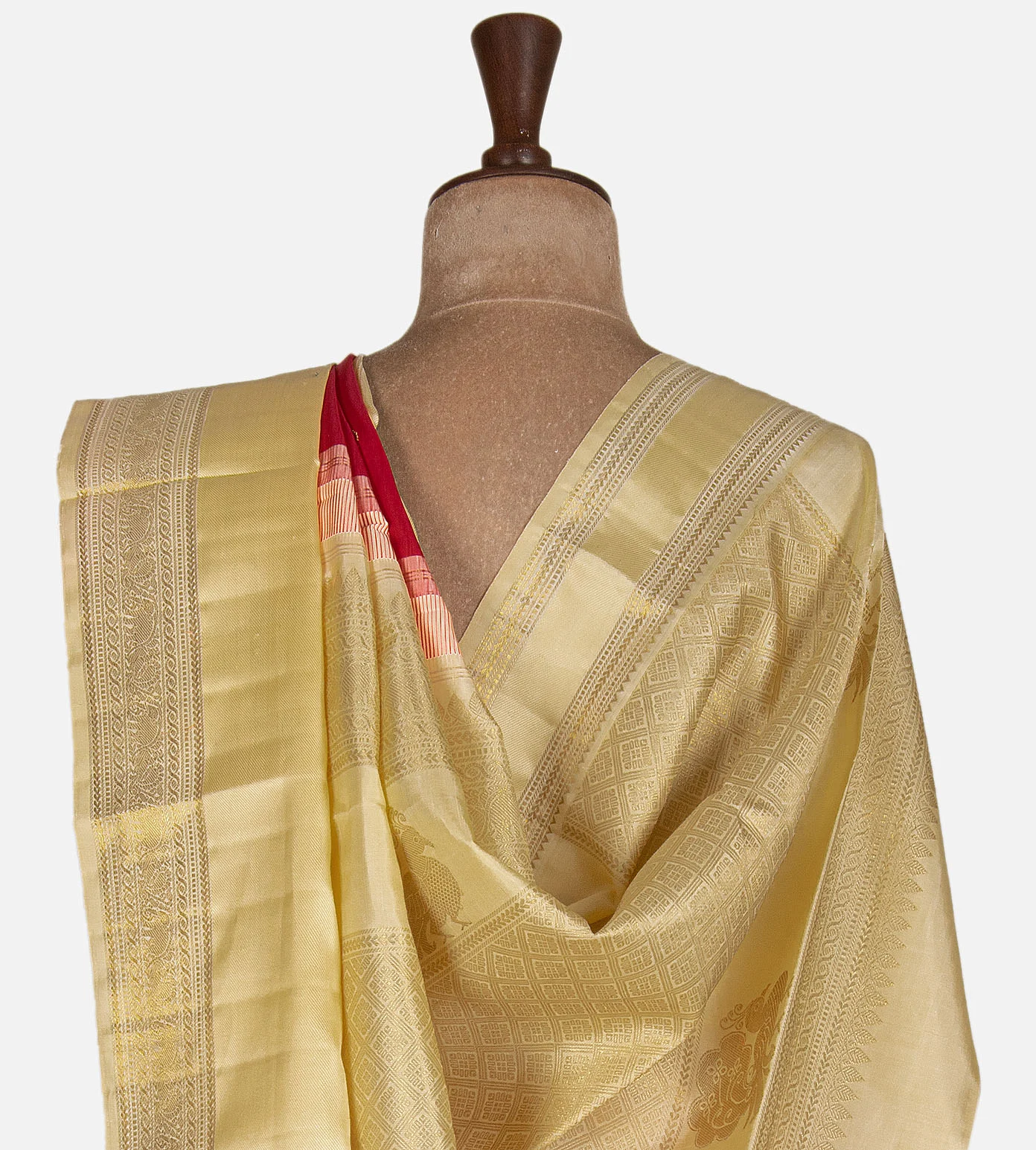 red-kanchipuram-silk-saree-d09127078-c
