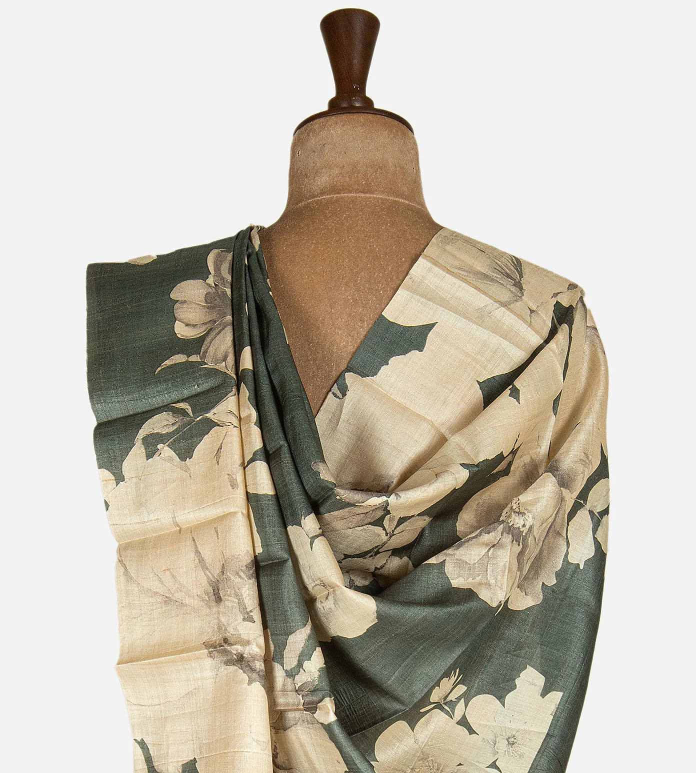 grey-tussar-saree-d09128802-c