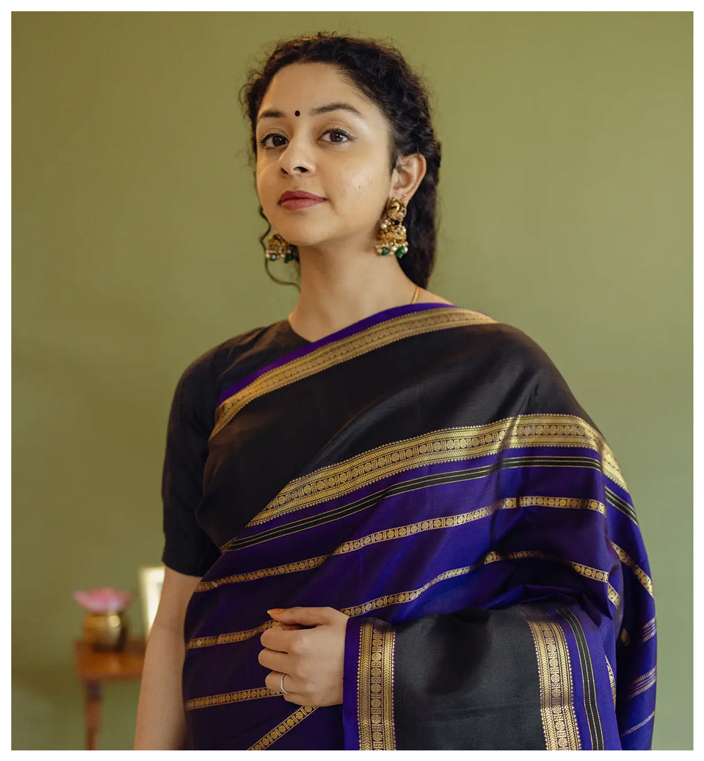 Thamboolam: The Timeless Indian Tradition of Saree Gifting-3