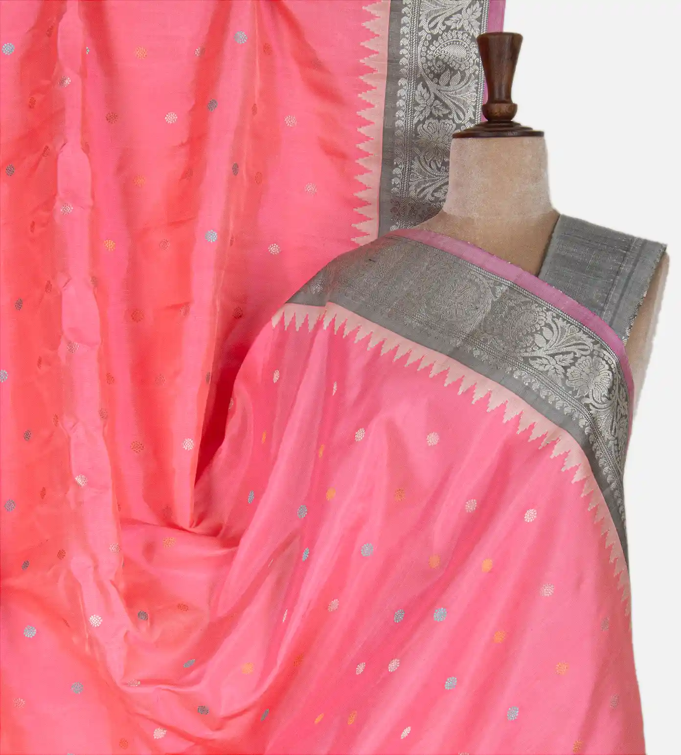 Off-beat Saree Picks for Weddings: Why Banarasi & Gadwal Should Be Your Next Go-To-6