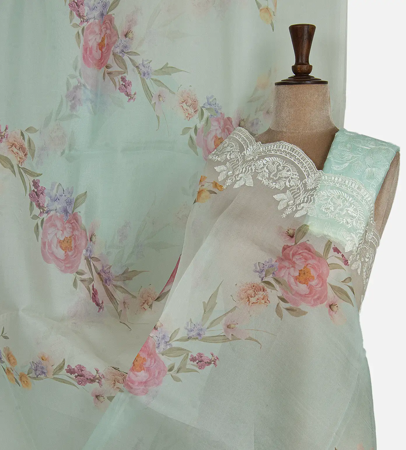 What to Wear? Top 5 Sarees for your Romantic Night Out-1