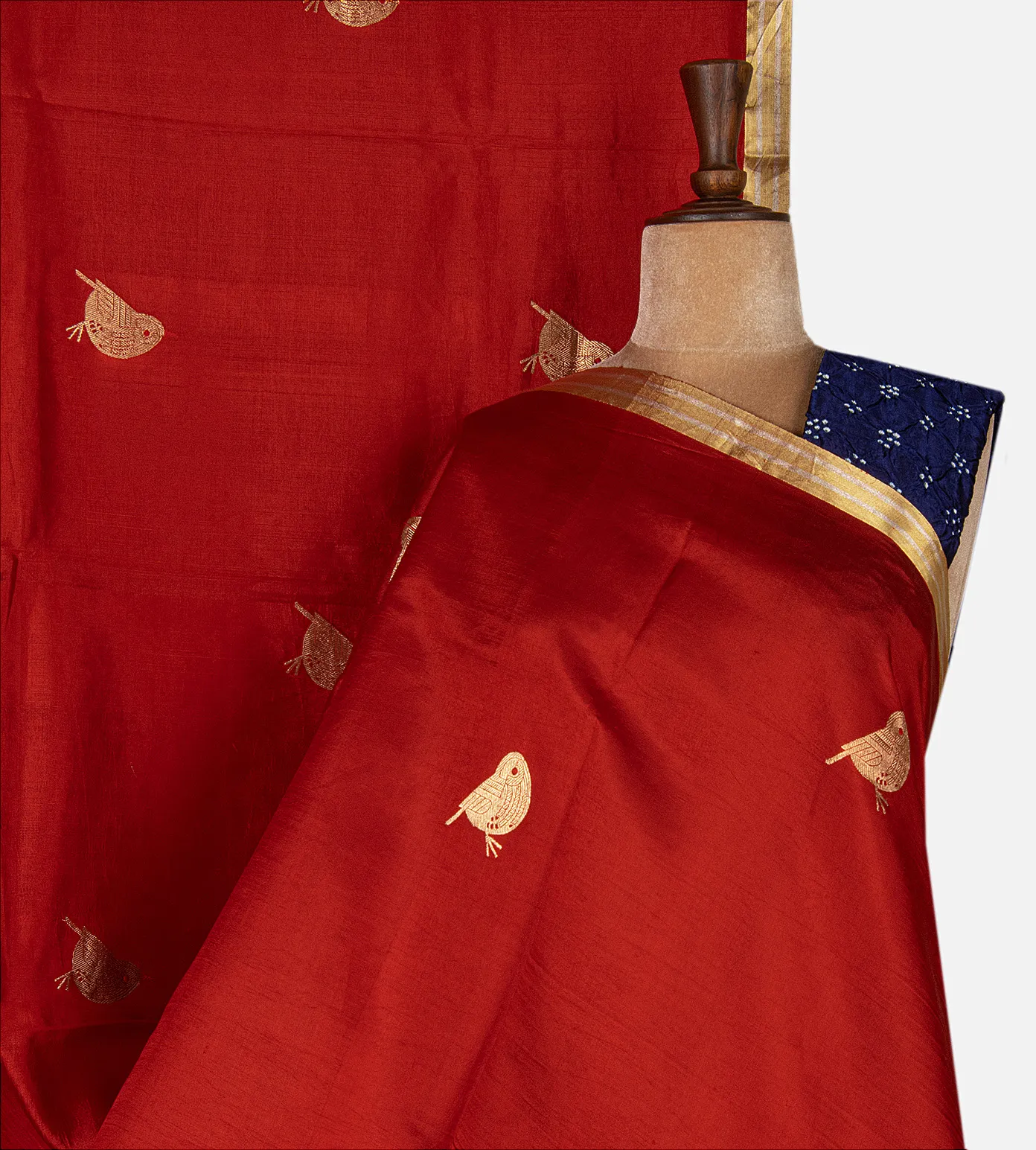 What to Wear? Top 5 Sarees for your Romantic Night Out-2