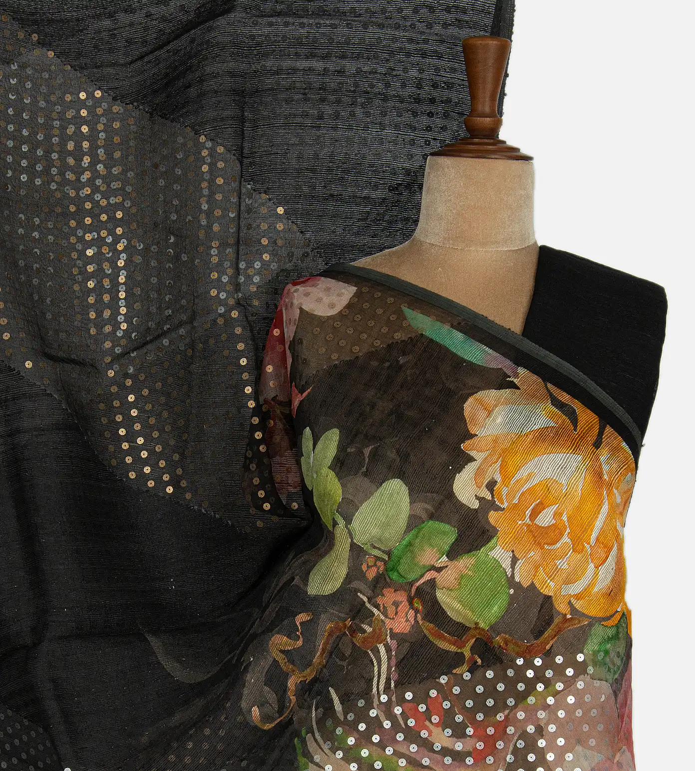 What to Wear? Top 5 Sarees for your Romantic Night Out-4